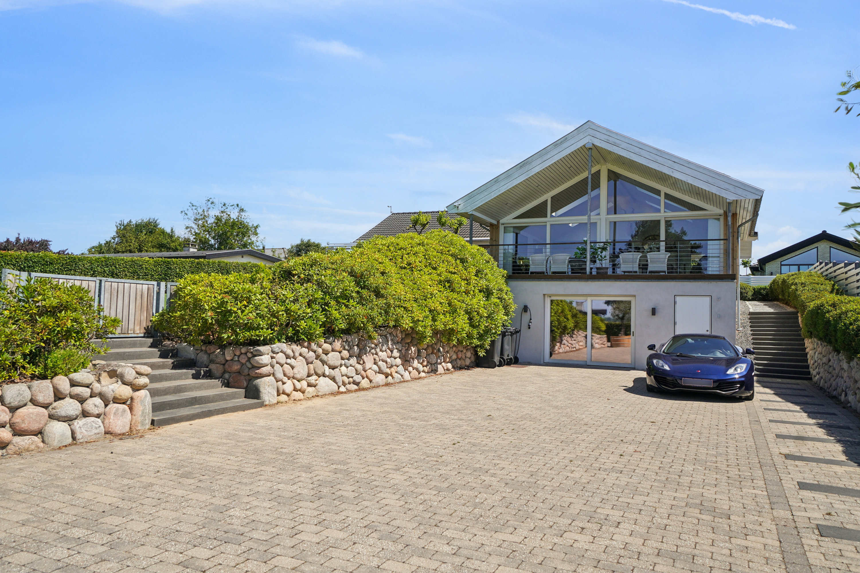 Miniaturebillede 1: set fra vejen. Billede af Strandagervej 16, 4040 Jyllinge