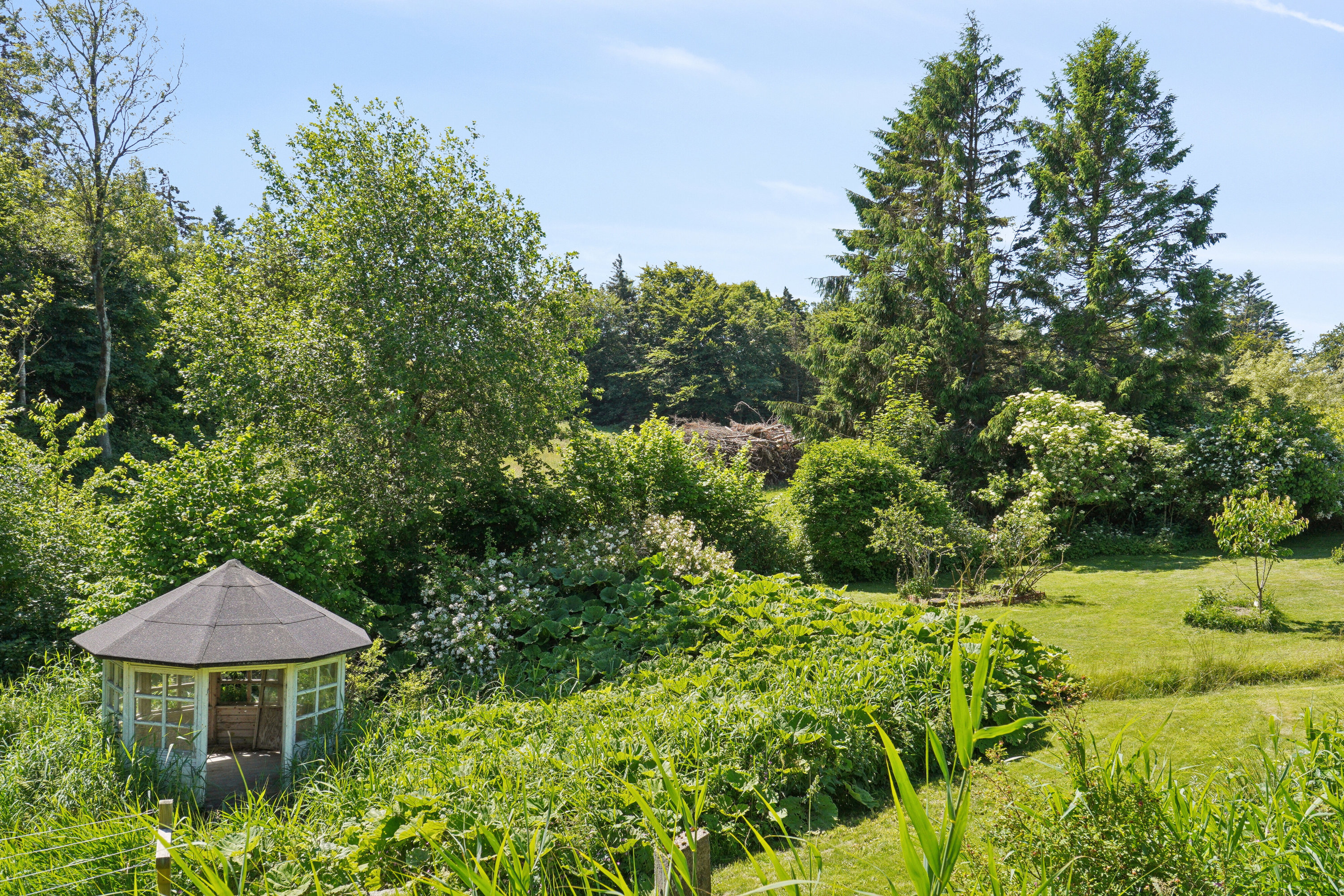 Fremhævet udendørs billede i fuldskærmstilstand. Billede af Granvænget 25, Bjergby, 9800 Hjørring
