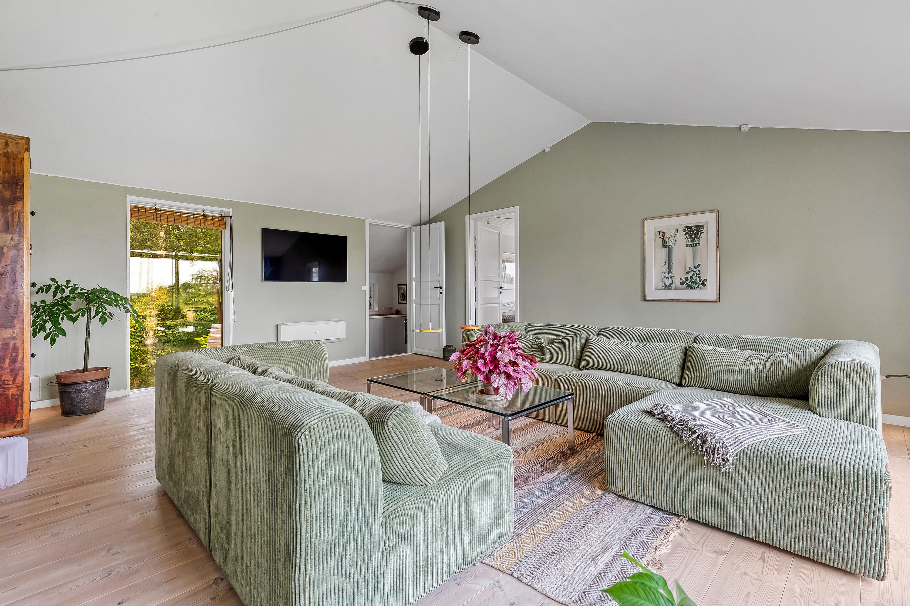 Fremhævet stue billede i fuldskærmstilstand. Billede af Bakkevej 49B, Ramløse, 3200 Helsinge