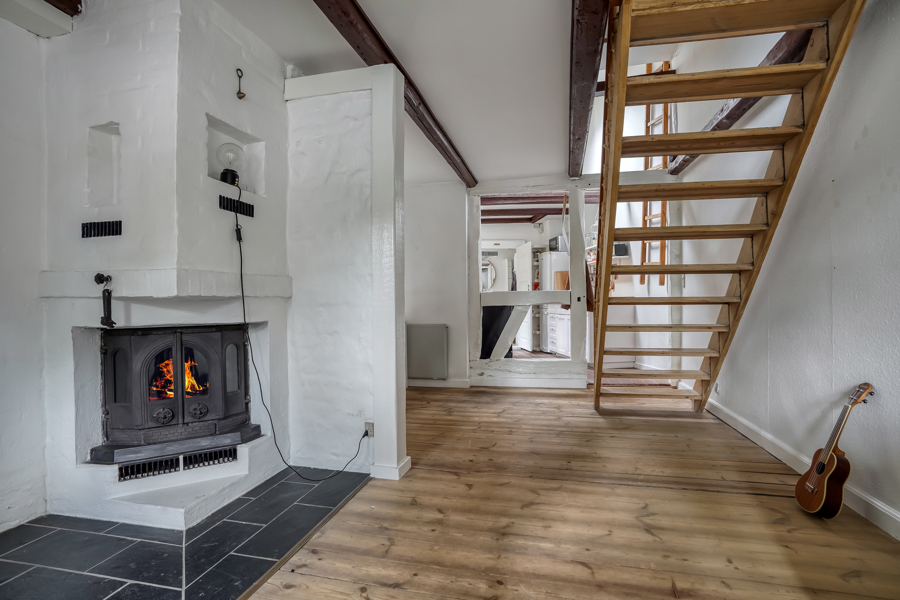 Fremhævet stue billede i fuldskærmstilstand. Billede af Kirkegårds Allé 11, 5000 Odense C