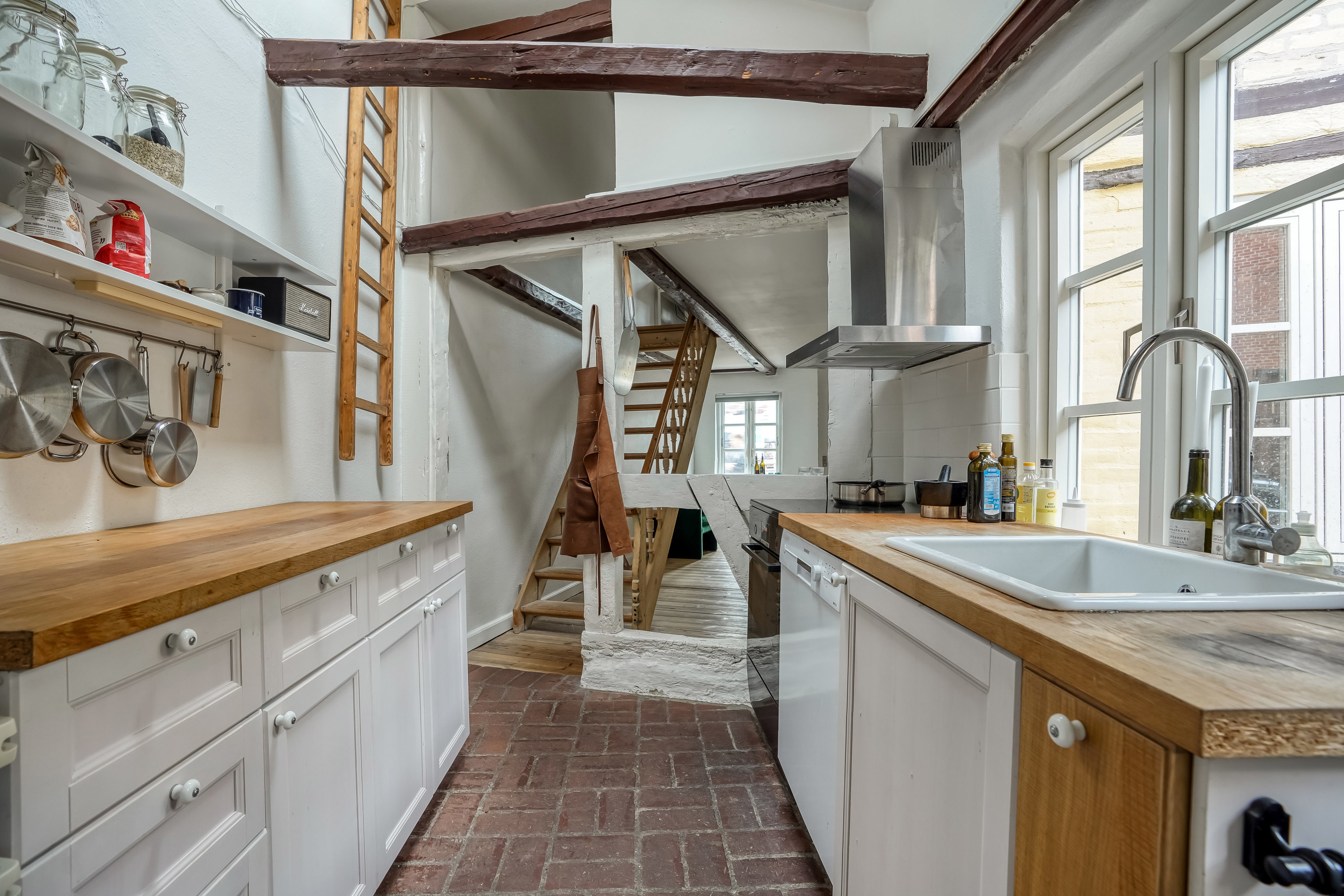 Fremhævet køkken billede i fuldskærmstilstand. Billede af Kirkegårds Allé 11, 5000 Odense C