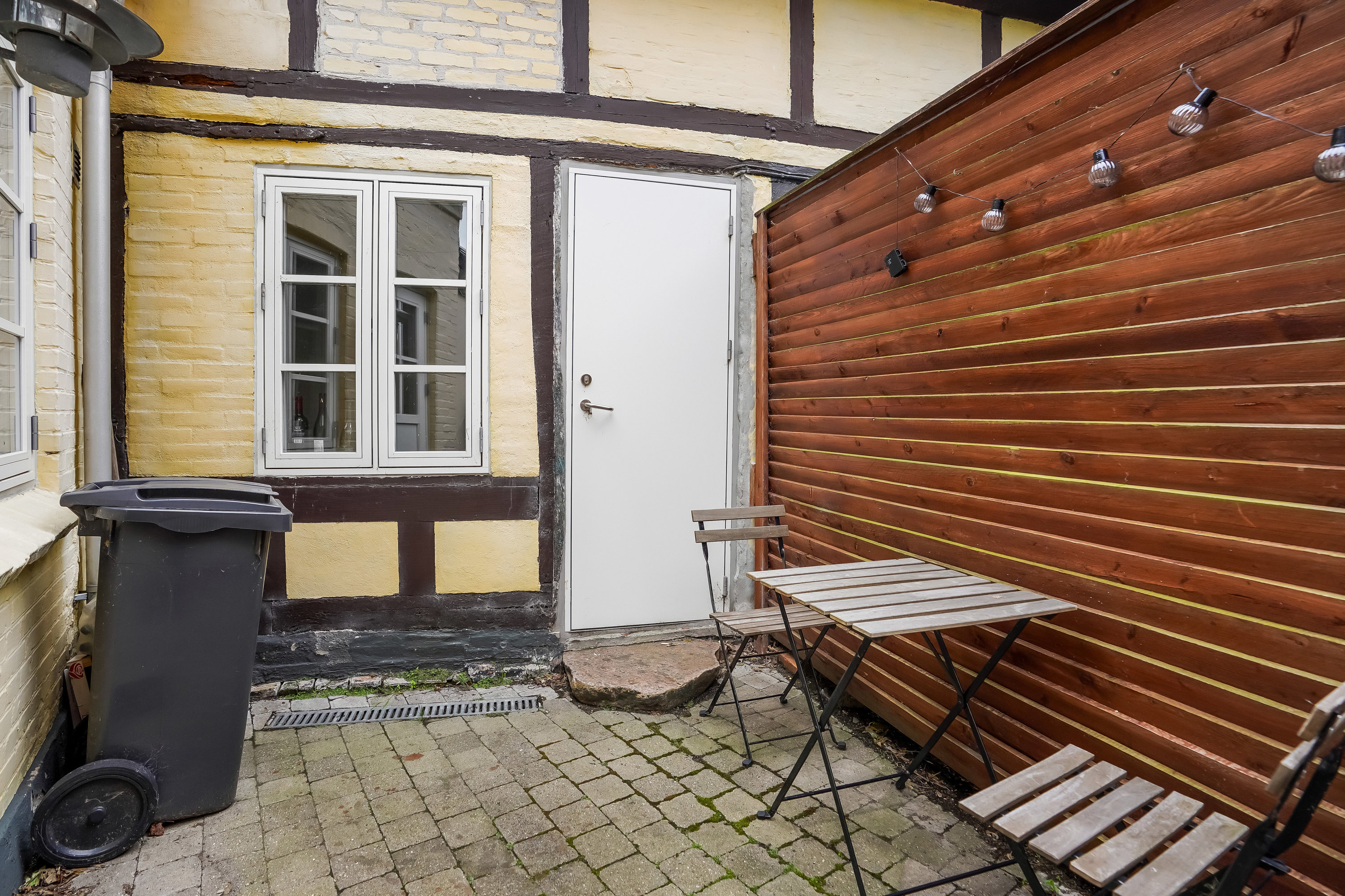 Fremhævet terrasse billede i fuldskærmstilstand. Billede af Kirkegårds Allé 11, 5000 Odense C