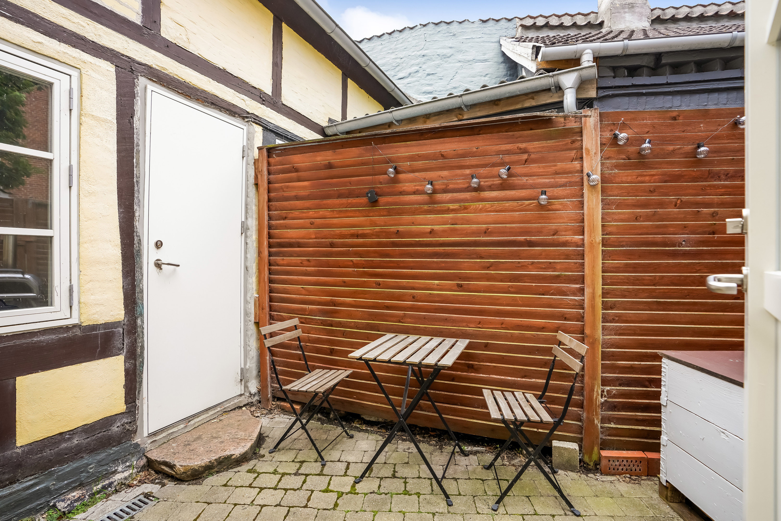 Fremhævet terrasse billede i fuldskærmstilstand. Billede af Kirkegårds Allé 11, 5000 Odense C