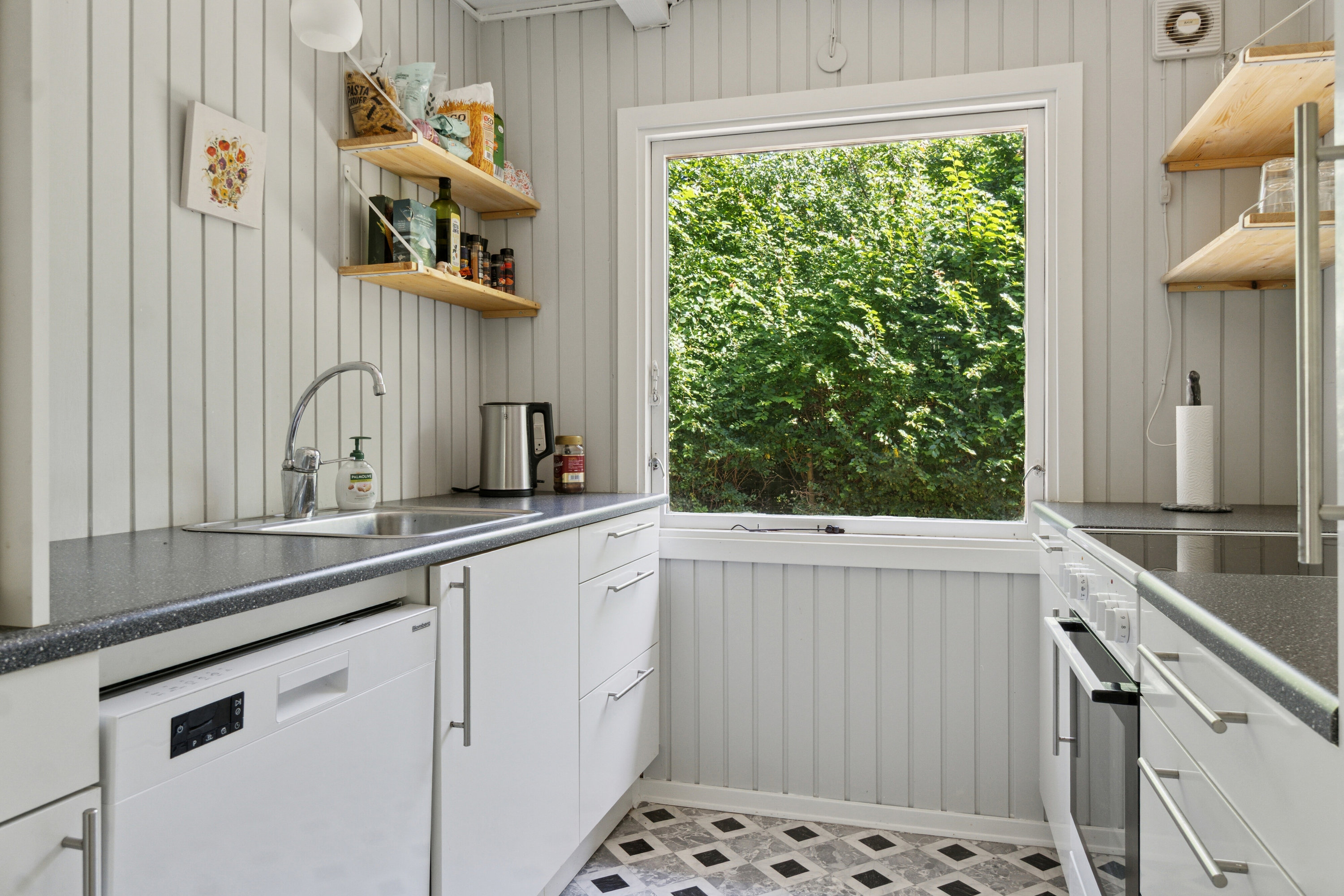 Fremhævet køkken billede i fuldskærmstilstand. Billede af Hesselbjergvej 16, Reersø, 4281 Gørlev