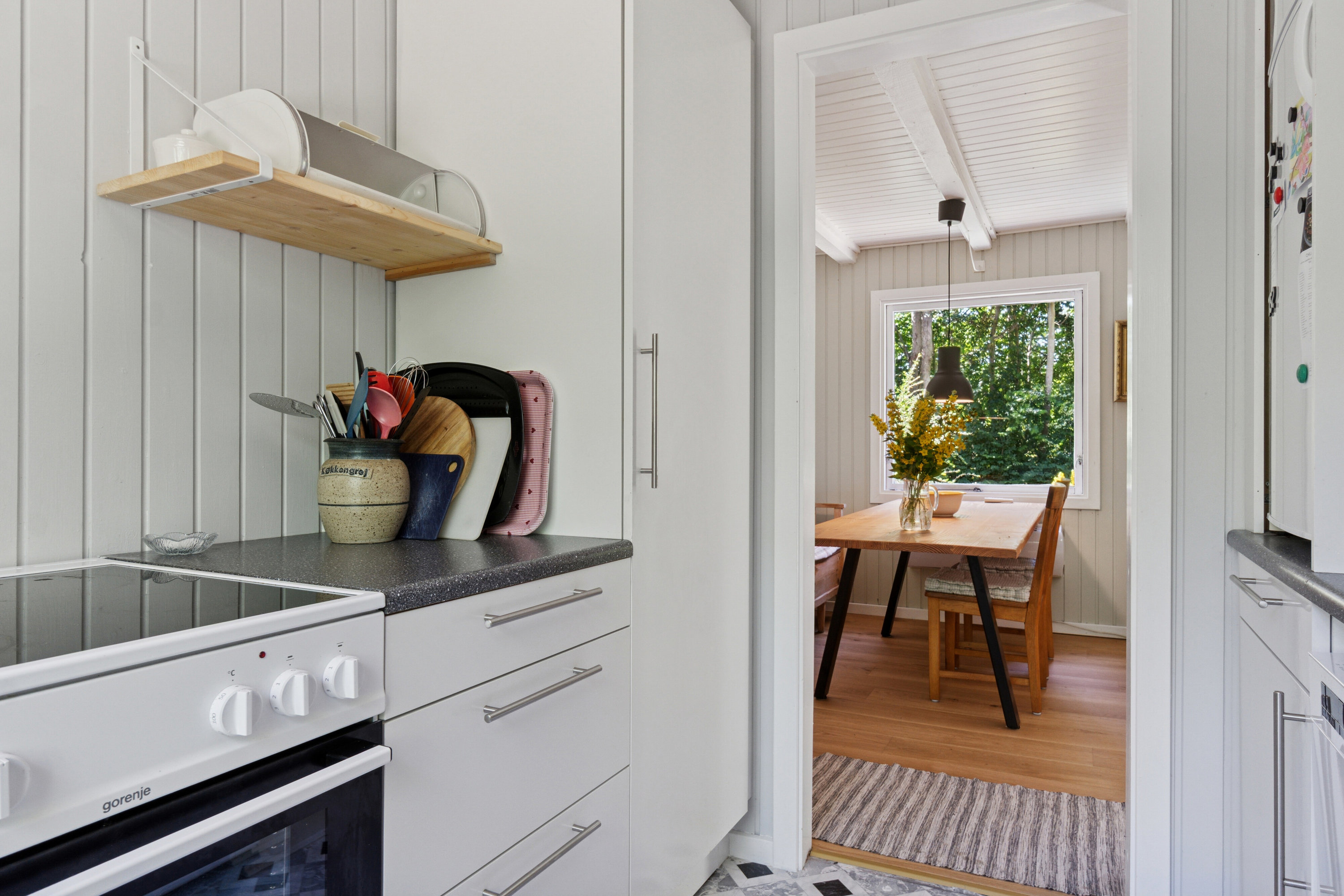 Fremhævet køkken billede i fuldskærmstilstand. Billede af Hesselbjergvej 16, Reersø, 4281 Gørlev