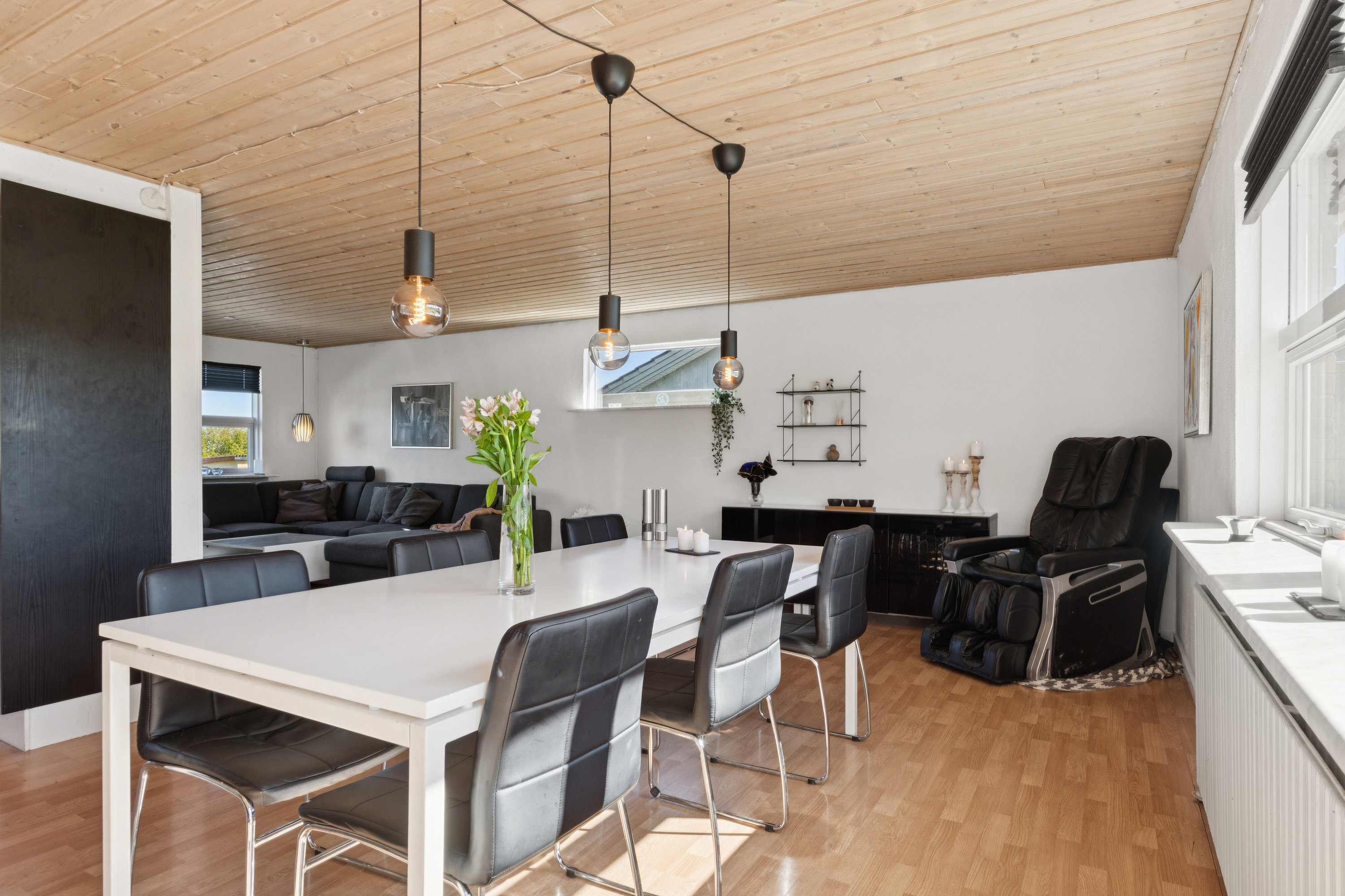 Fremhævet spisestue billede i fuldskærmstilstand. Billede af Resdal Bakke 31, 8600 Silkeborg