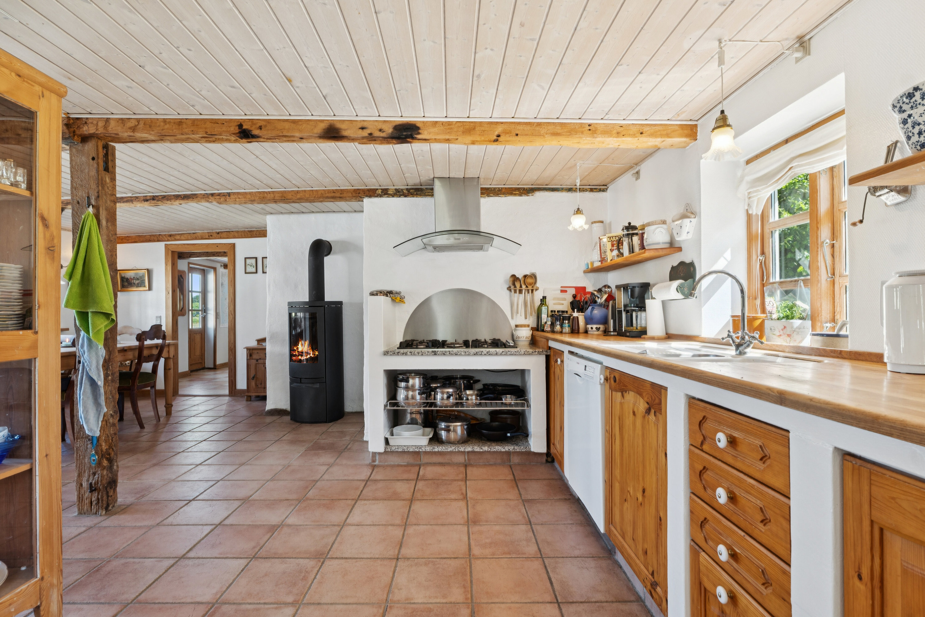 Fremhævet køkken billede i fuldskærmstilstand. Billede af Klæsøvej 4, Klæsø, 5900 Rudkøbing