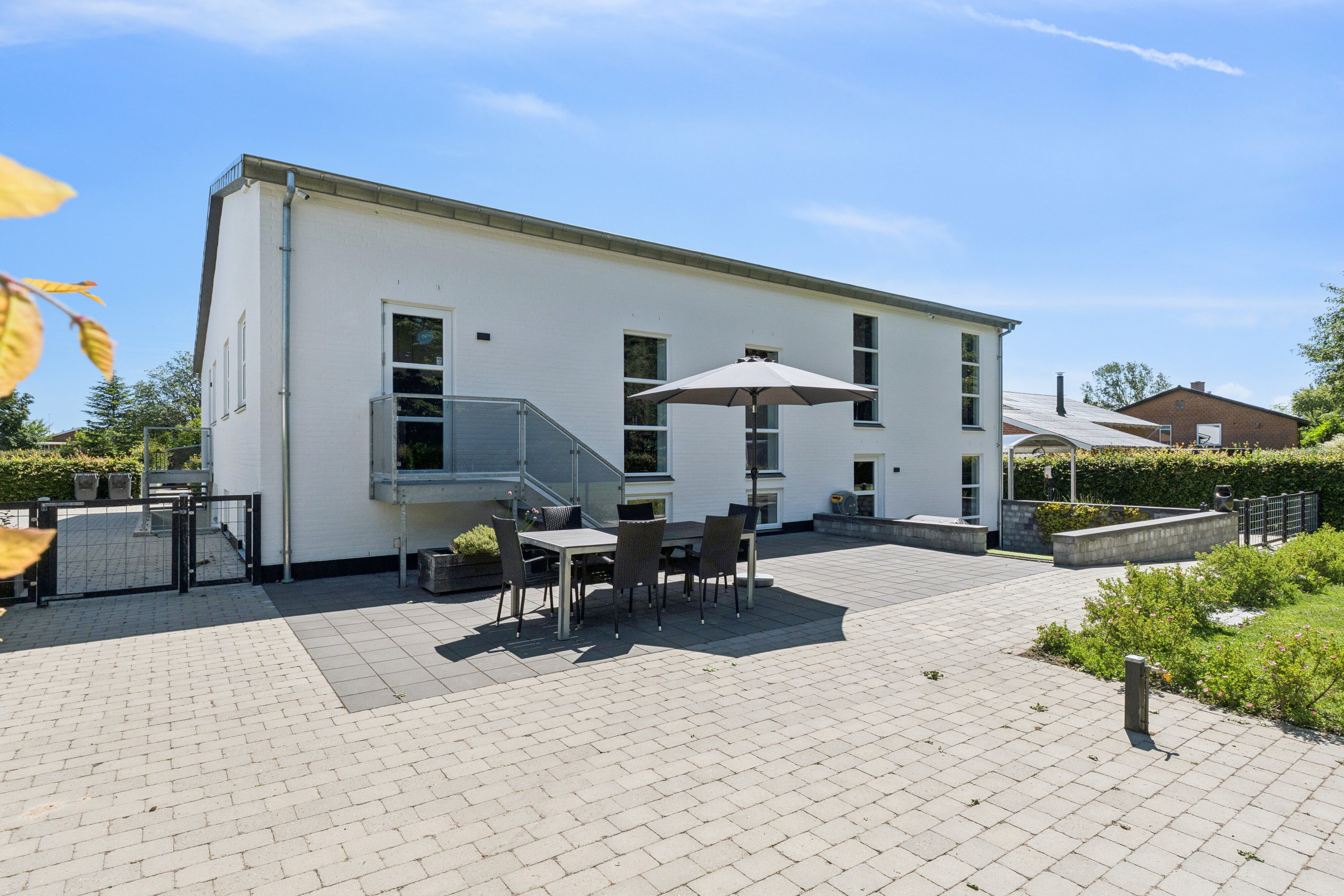 Fremhævet set fra haven billede i fuldskærmstilstand. Billede af Lundtoftevej 40, 9800 Hjørring