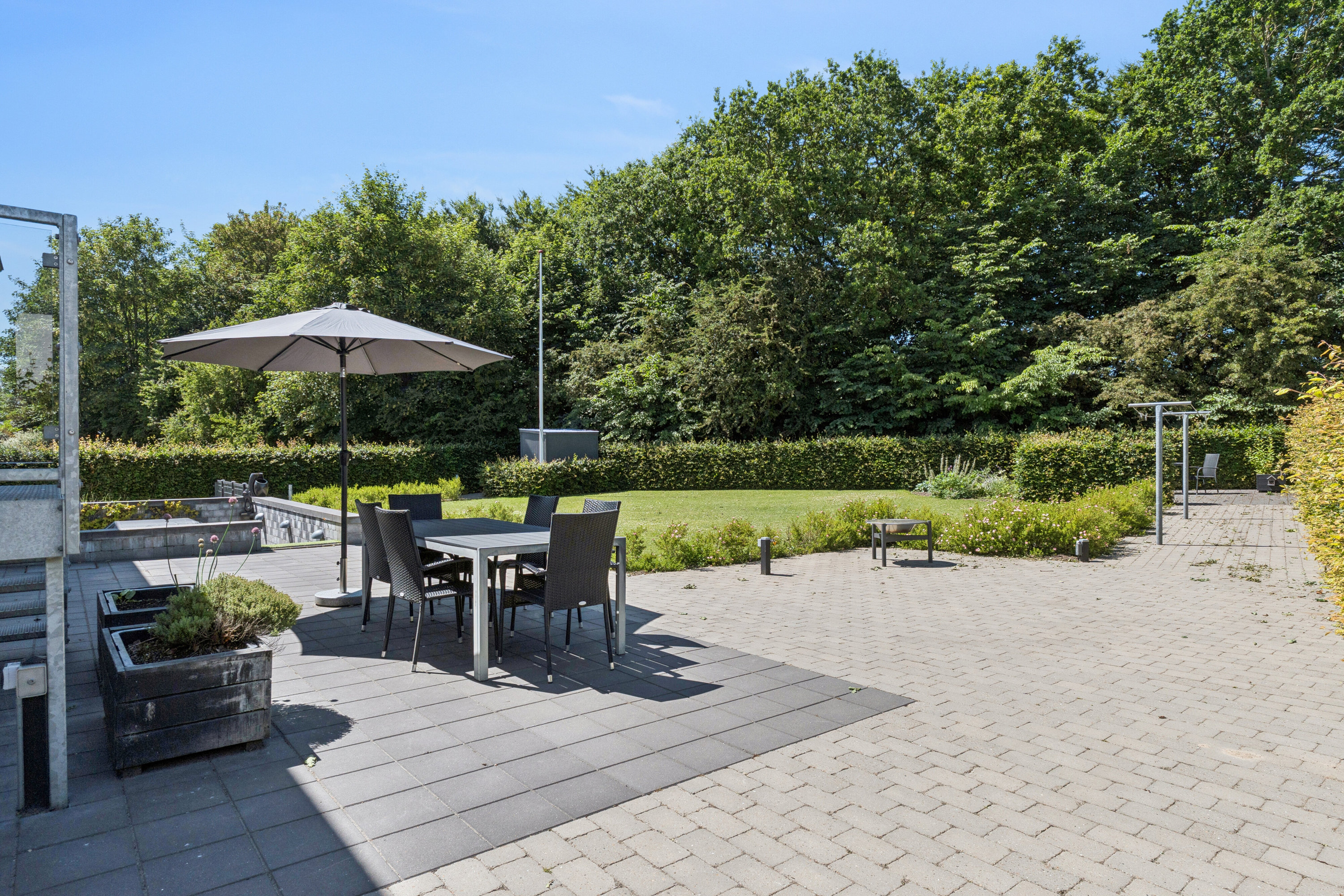 Fremhævet terrasse billede i fuldskærmstilstand. Billede af Lundtoftevej 40, 9800 Hjørring