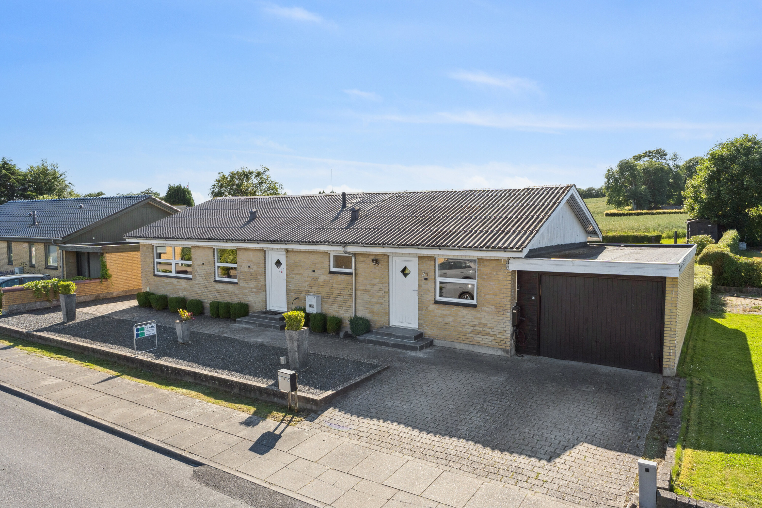 Miniaturebillede 1: set fra vejen. Billede af Resdal Bakke 31, 8600 Silkeborg