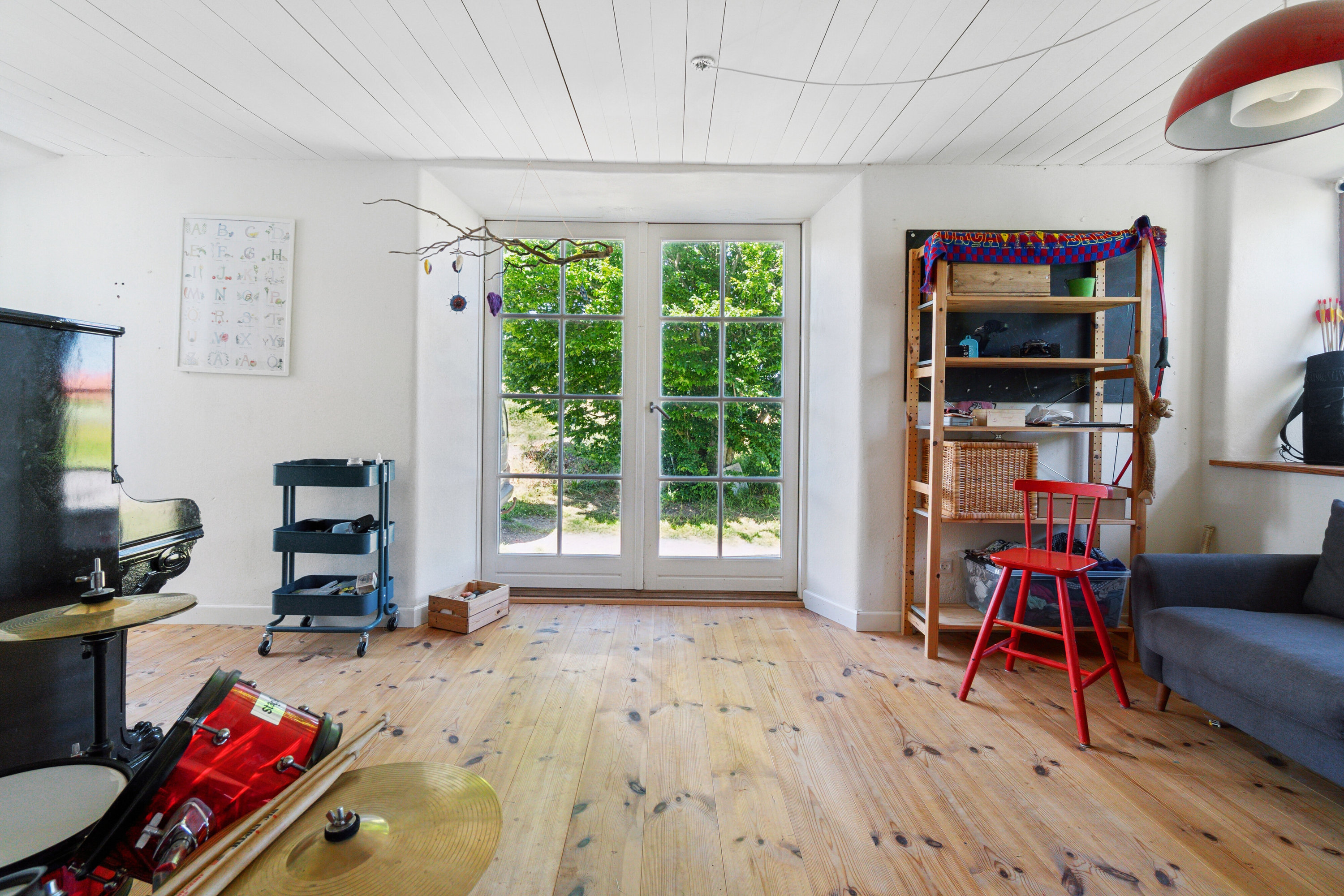 Fremhævet stue billede i fuldskærmstilstand. Billede af Røbrovej 10, Rø, 3760 Gudhjem