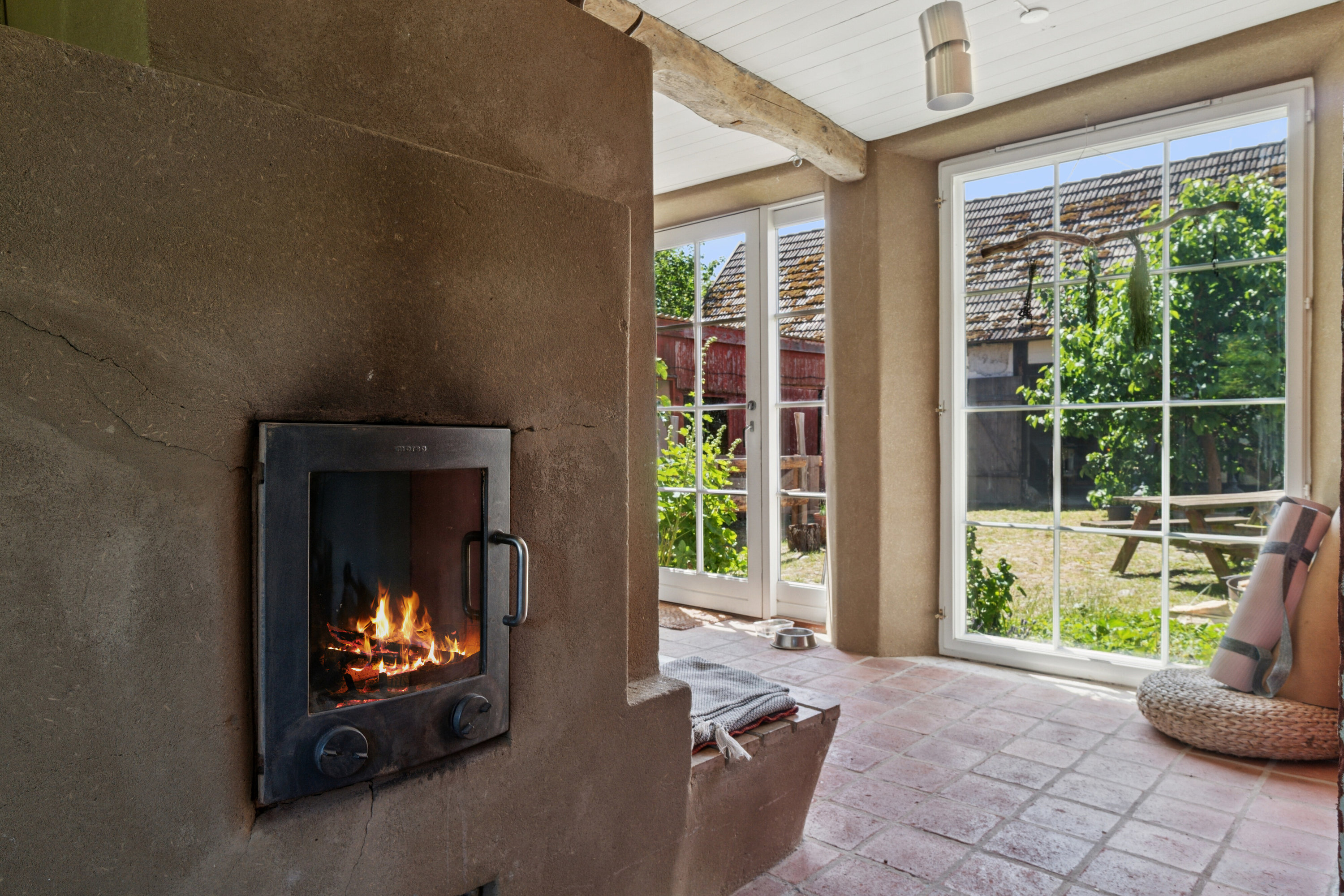 Fremhævet stue billede i fuldskærmstilstand. Billede af Røbrovej 10, Rø, 3760 Gudhjem