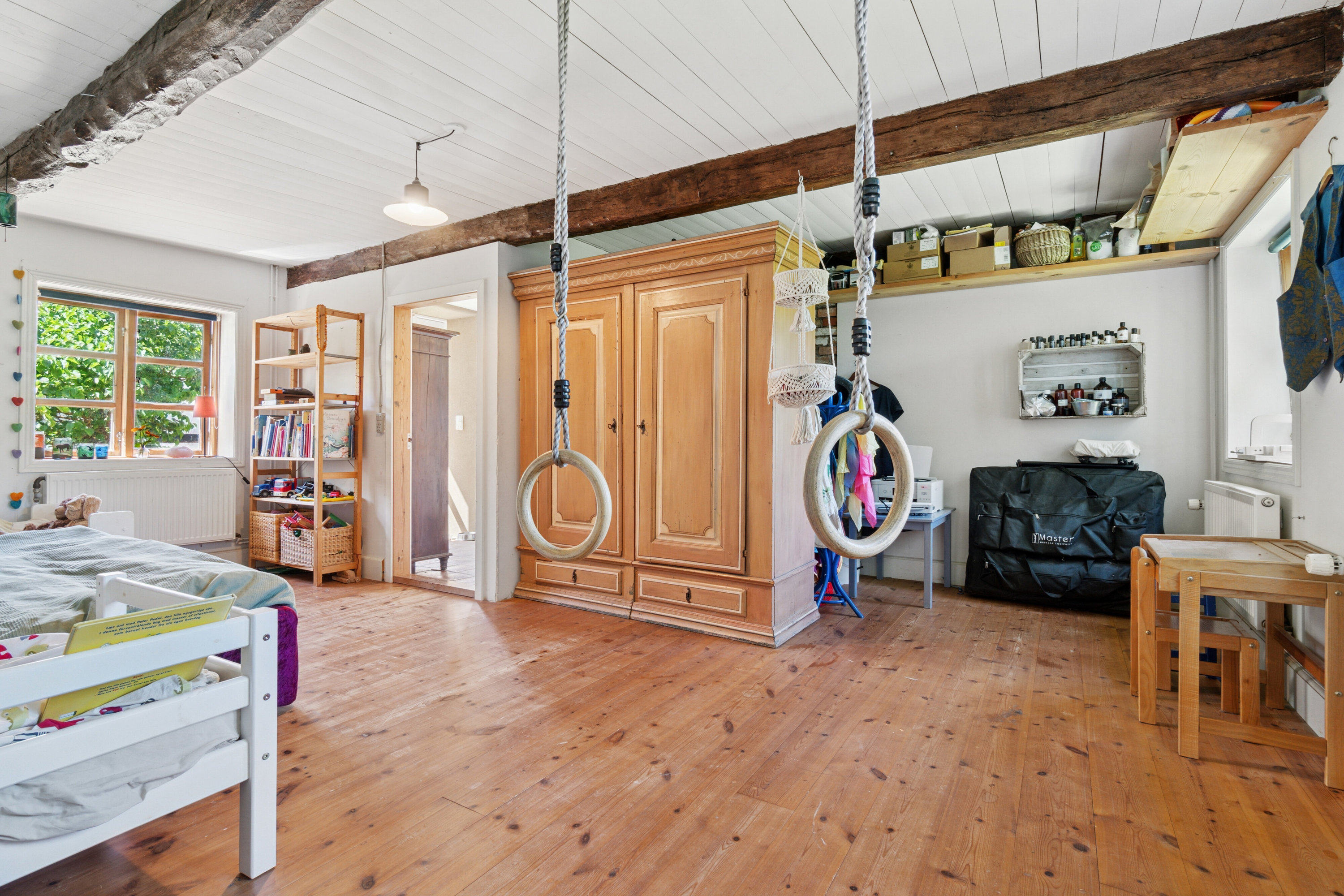 Fremhævet soveværelse billede i fuldskærmstilstand. Billede af Røbrovej 10, Rø, 3760 Gudhjem