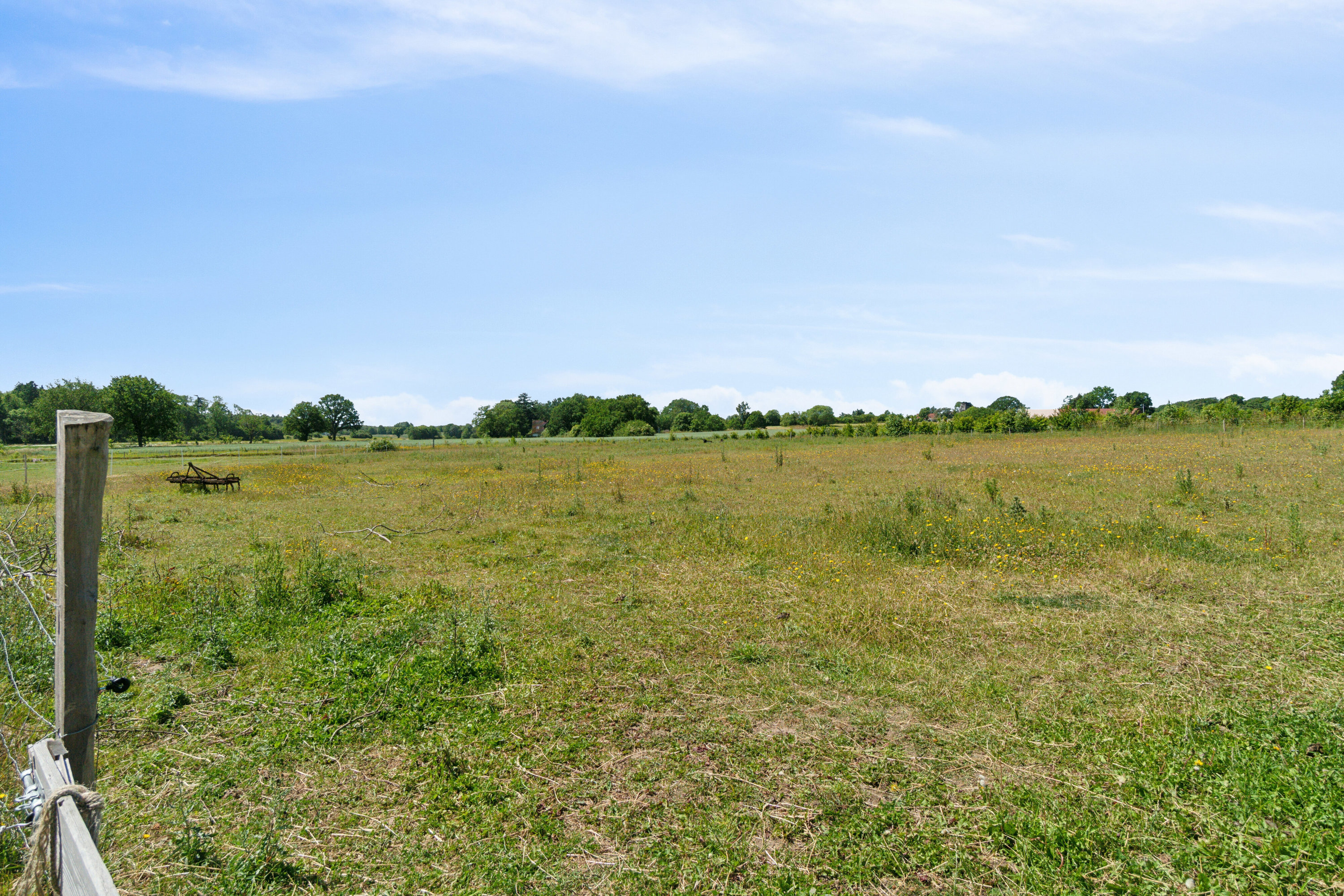 Fremhævet udendørs billede i fuldskærmstilstand. Billede af Røbrovej 10, Rø, 3760 Gudhjem