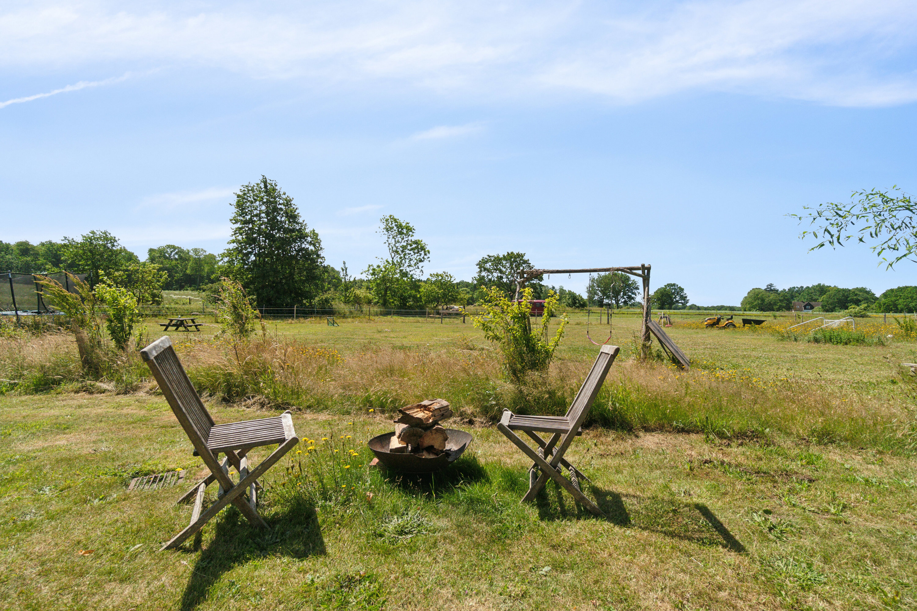 Fremhævet udendørs billede i fuldskærmstilstand. Billede af Røbrovej 10, Rø, 3760 Gudhjem