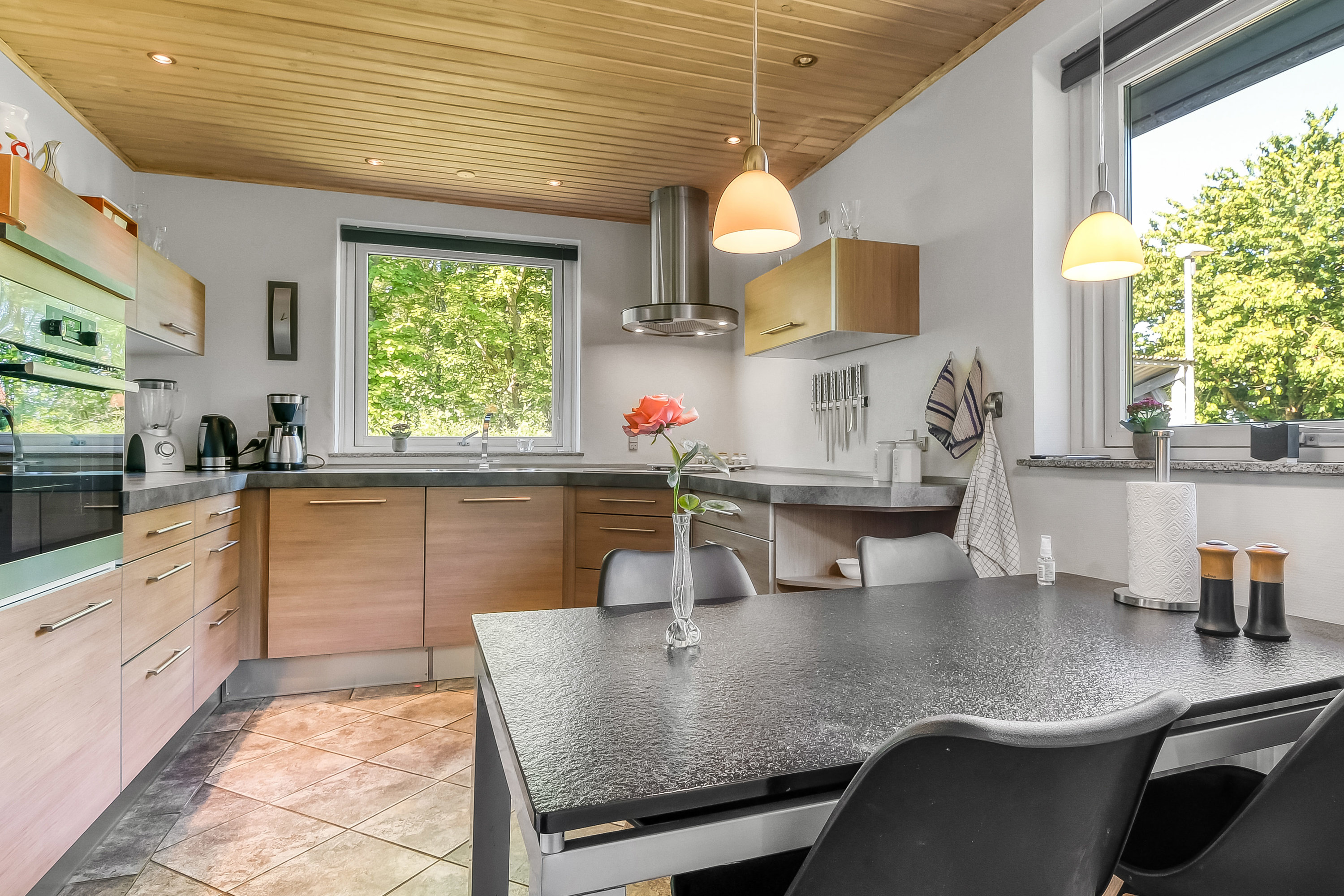 Fremhævet køkken billede i fuldskærmstilstand. Billede af Bettevej 1B, Ølby, 7600 Struer