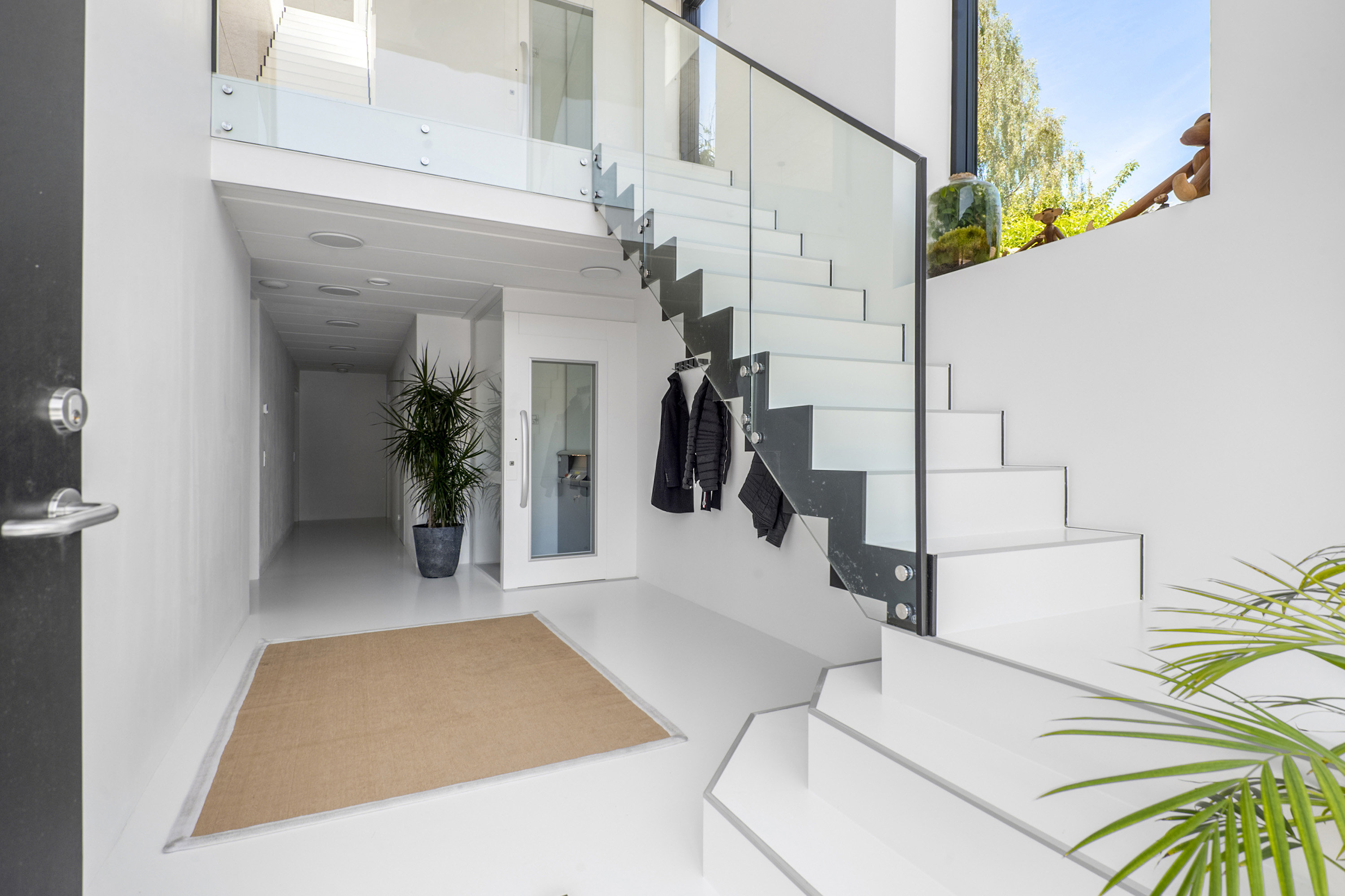 Fremhævet entré billede i fuldskærmstilstand. Billede af Torvald Køhlsvej 41, 8300 Odder