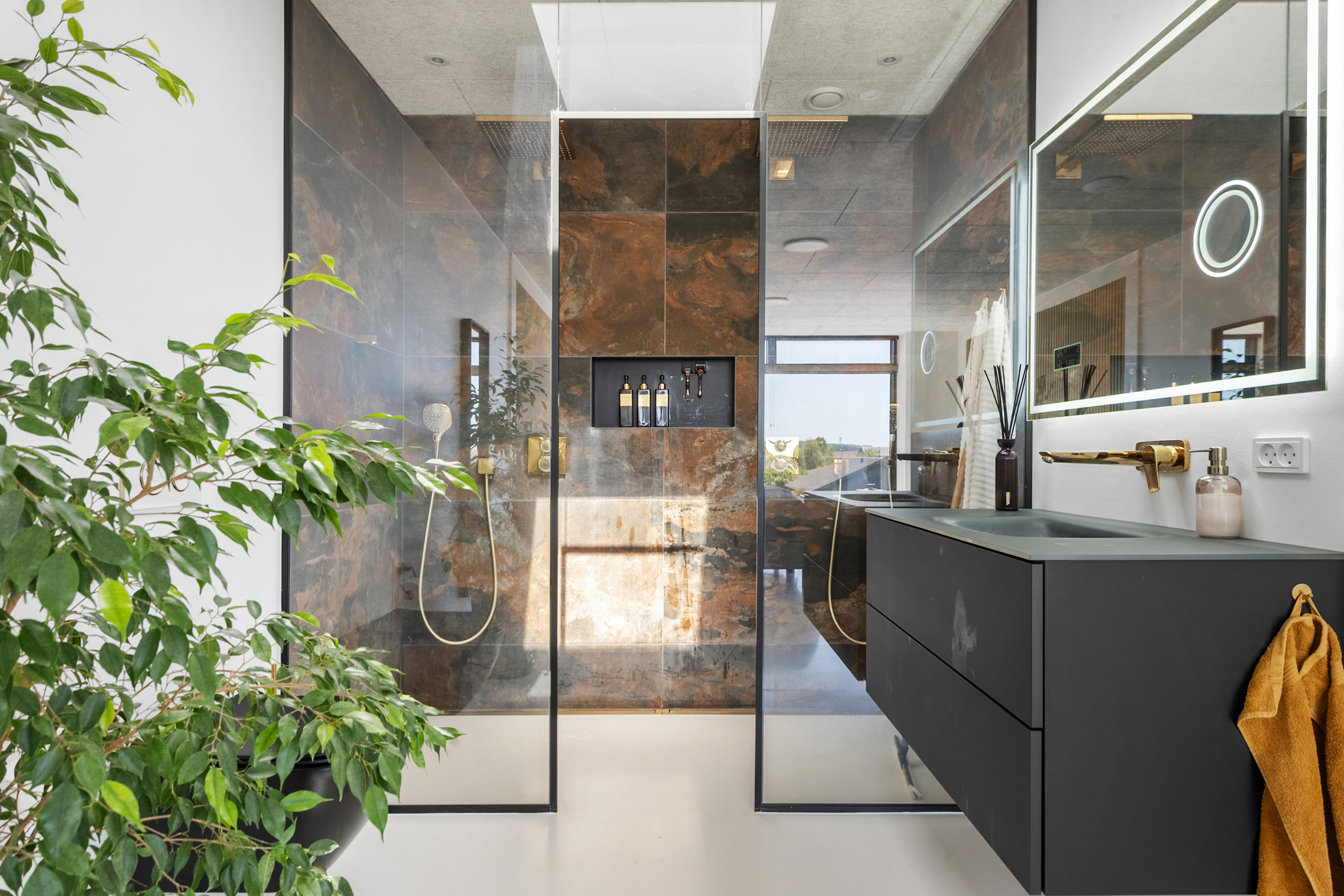 Fremhævet badeværelse billede i fuldskærmstilstand. Billede af Torvald Køhlsvej 41, 8300 Odder