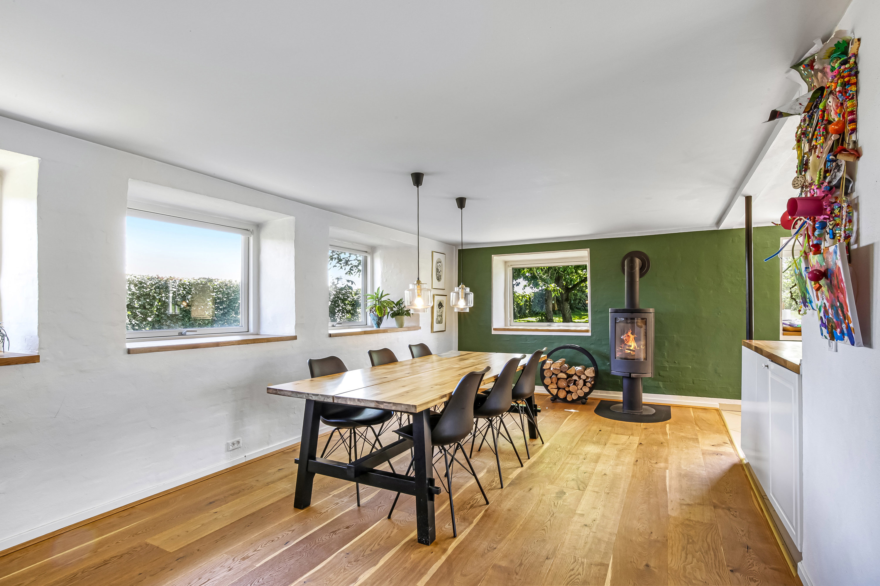 Fremhævet stue billede i fuldskærmstilstand. Billede af Krajbjergvej 5, Vorre, 8541 Skødstrup