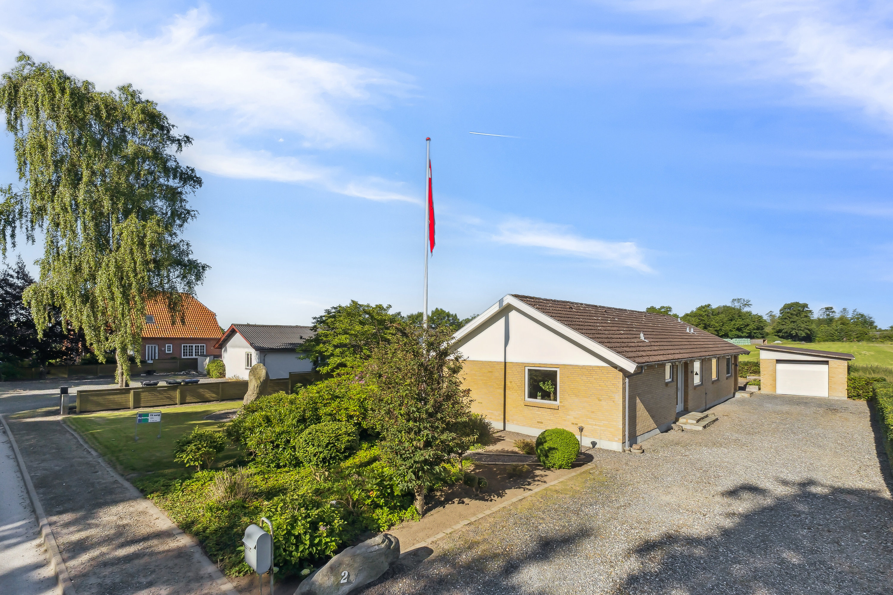 Miniaturebillede 1: set fra vejen. Billede af Skravevej 2, Københoved, 6630 Rødding