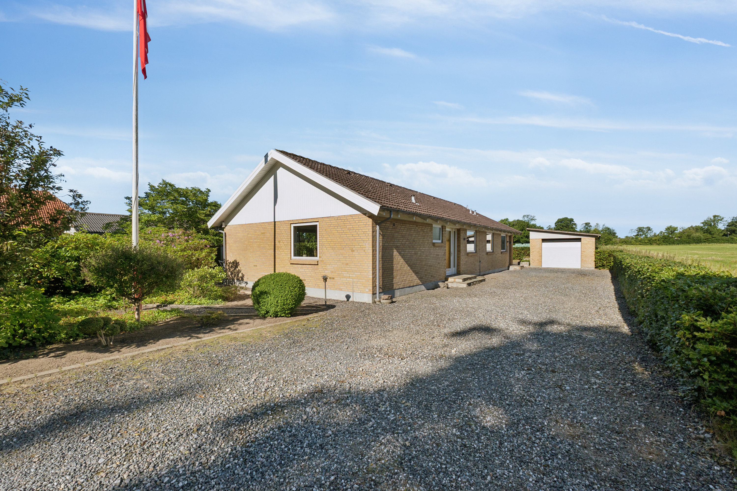 Fremhævet set fra vejen billede i fuldskærmstilstand. Billede af Skravevej 2, Københoved, 6630 Rødding