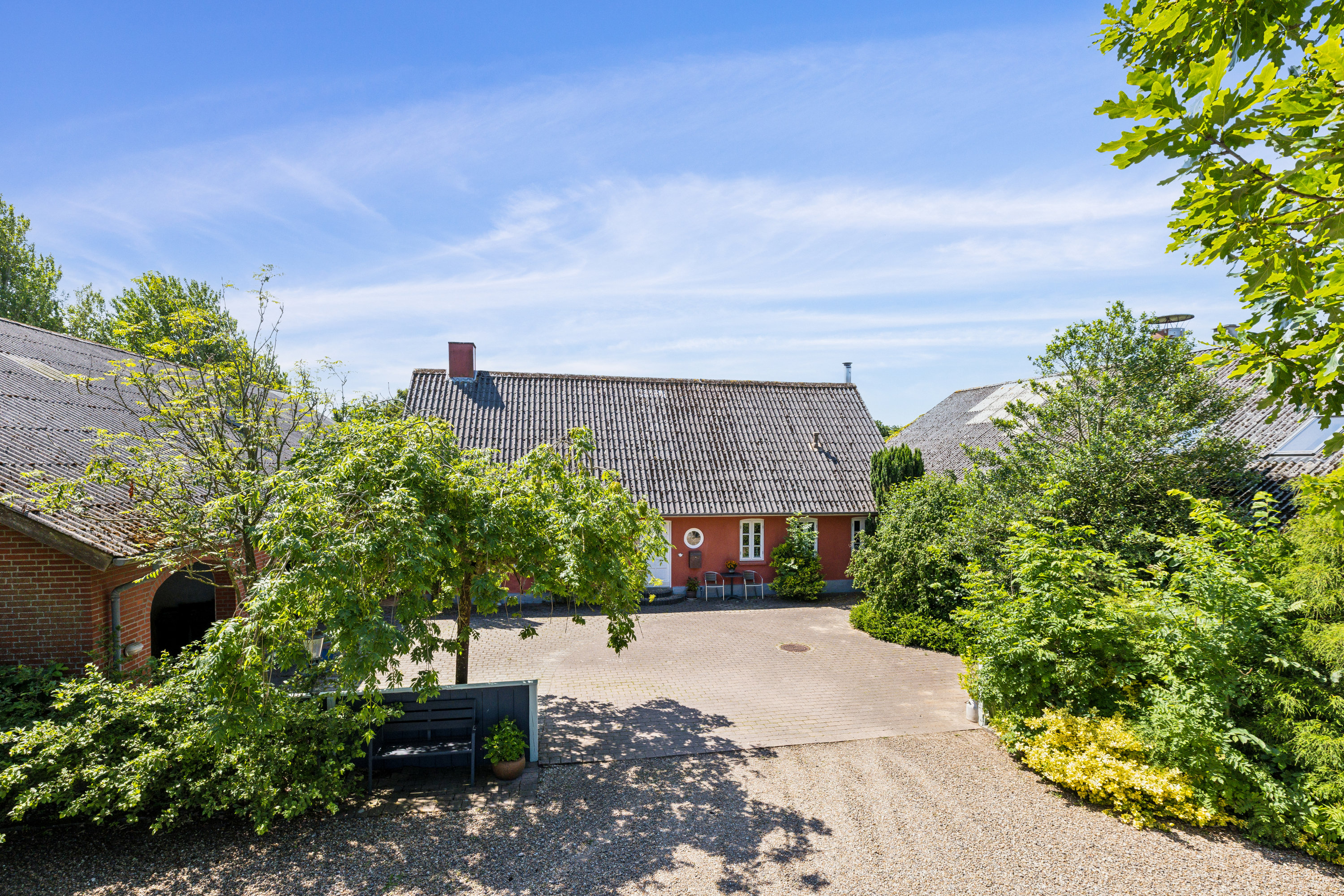 Miniaturebillede 1: ejendommen. Billede af Hillerupvej 67, Hillerup, 6760 Ribe