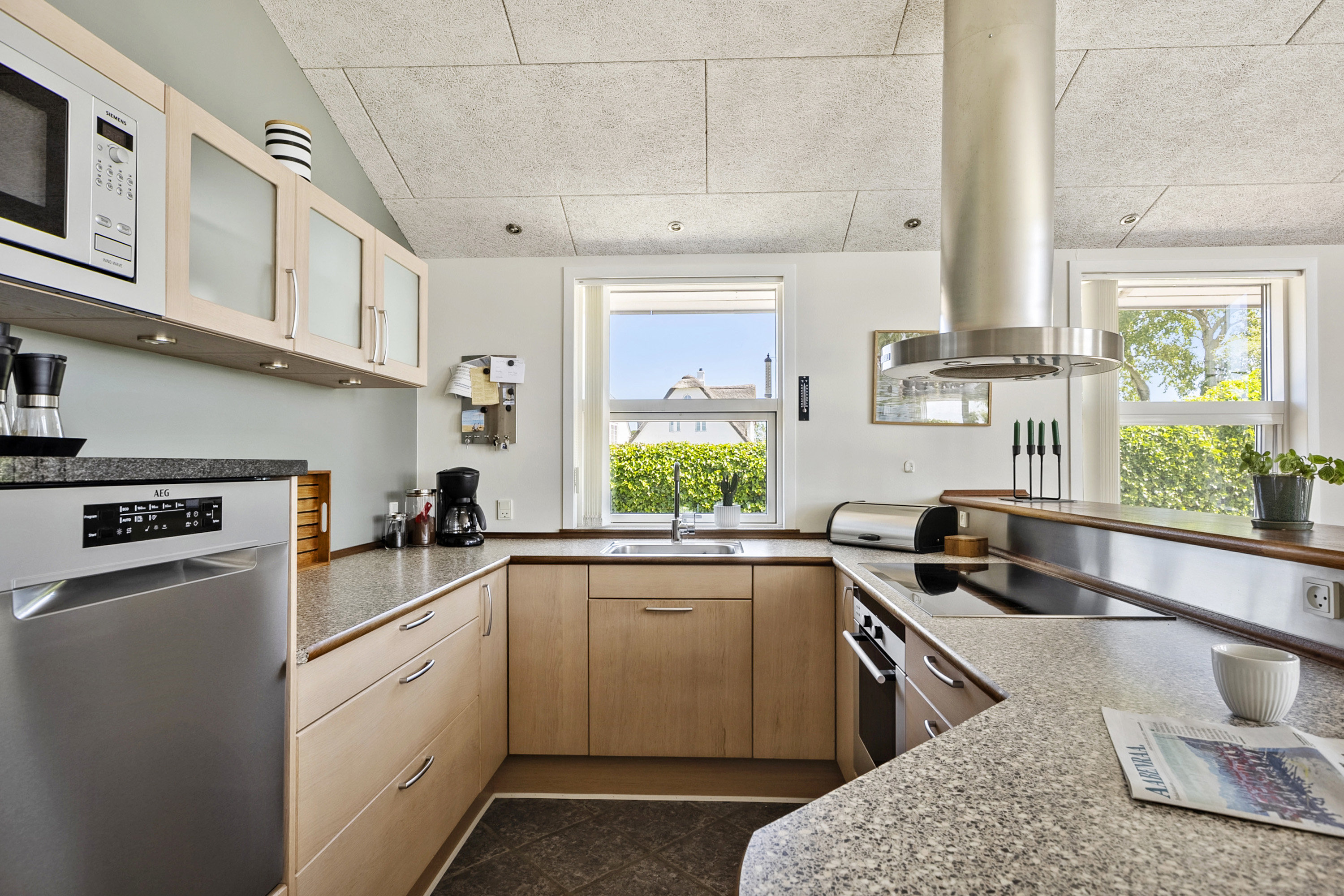 Fremhævet køkken billede i fuldskærmstilstand. Billede af Skarrevvej 304, 6200 Aabenraa