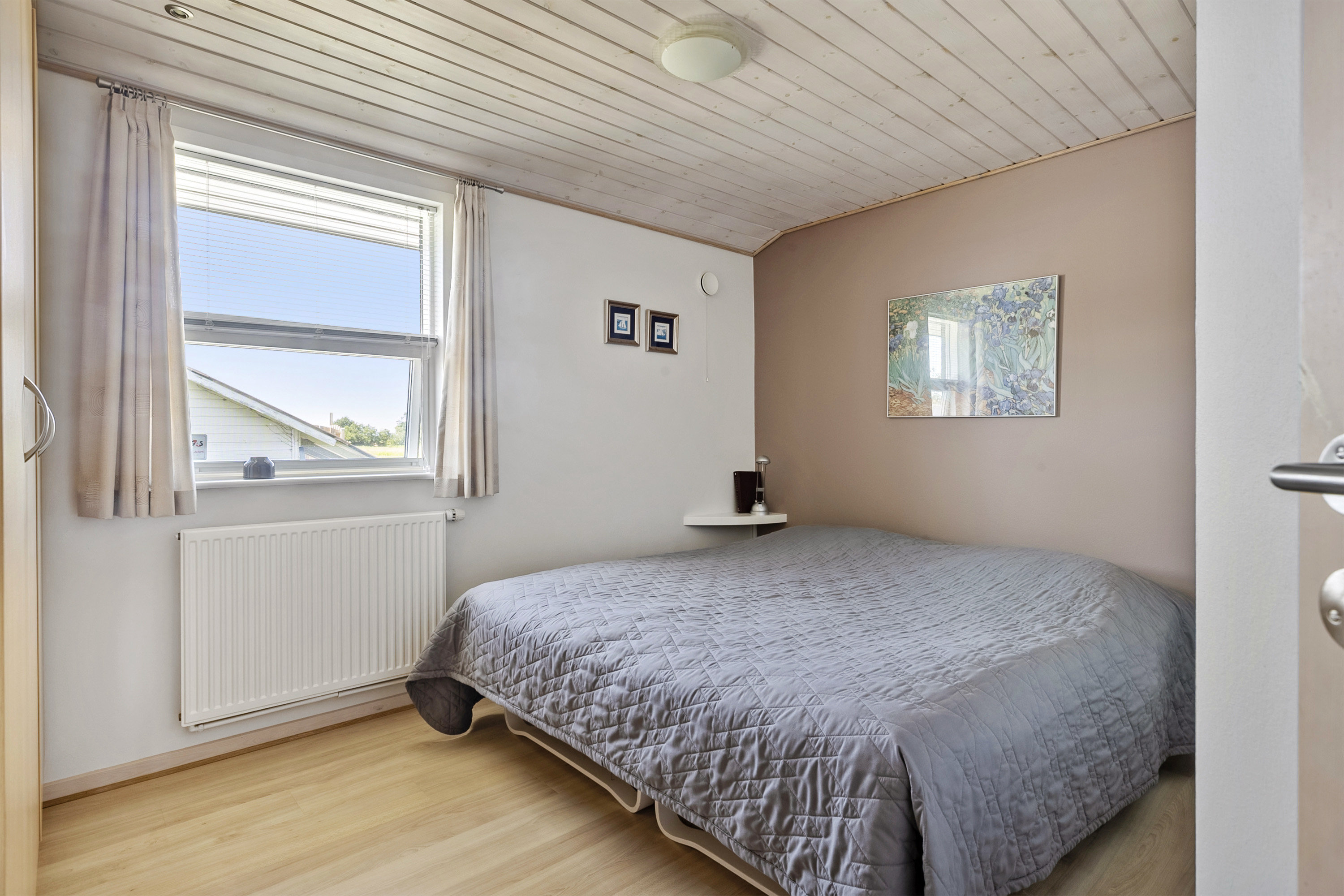 Fremhævet soveværelse billede i fuldskærmstilstand. Billede af Skarrevvej 304, 6200 Aabenraa