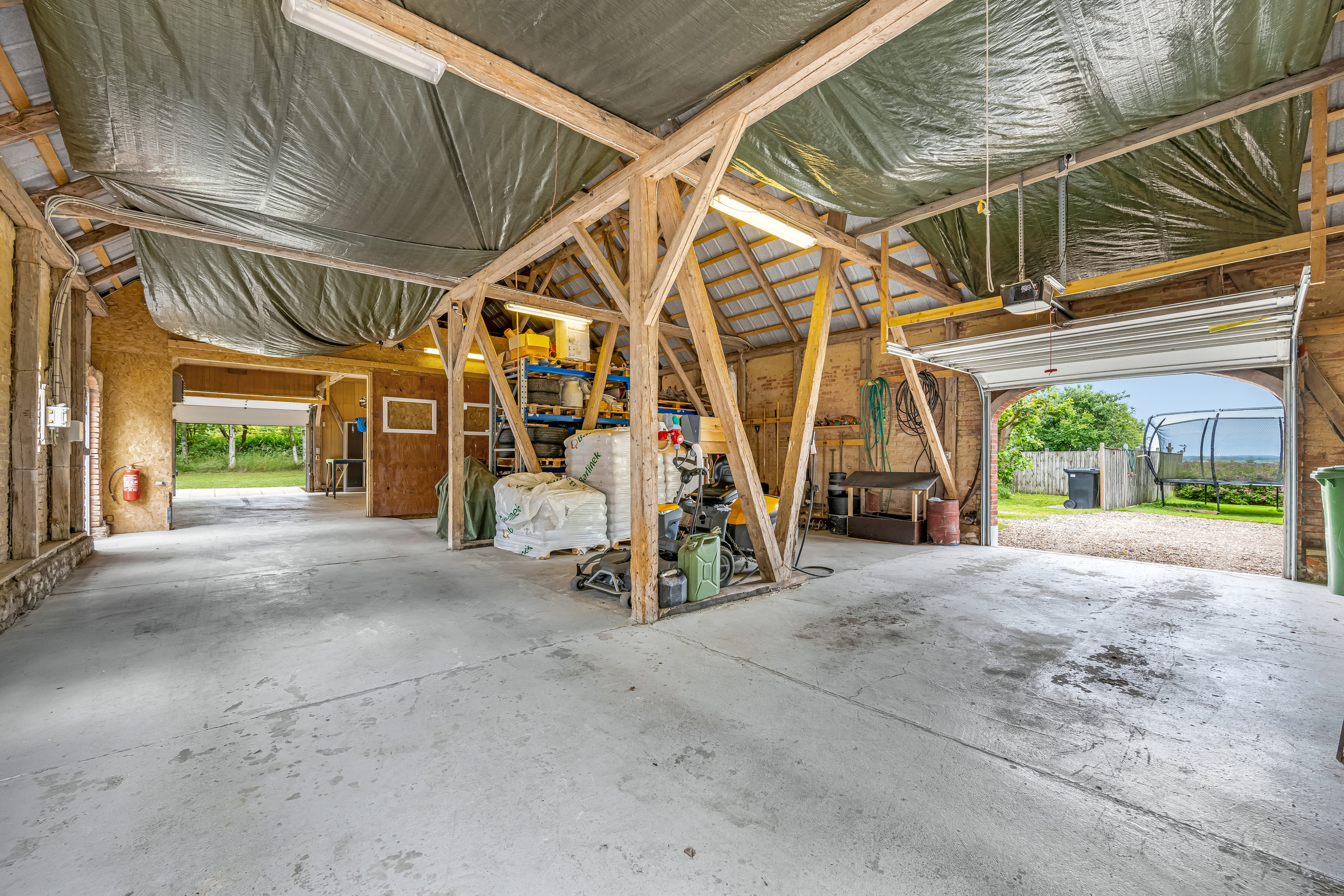 Fremhævet garage billede i fuldskærmstilstand. Billede af Tarmvej 8, Lønborg, 6880 Tarm