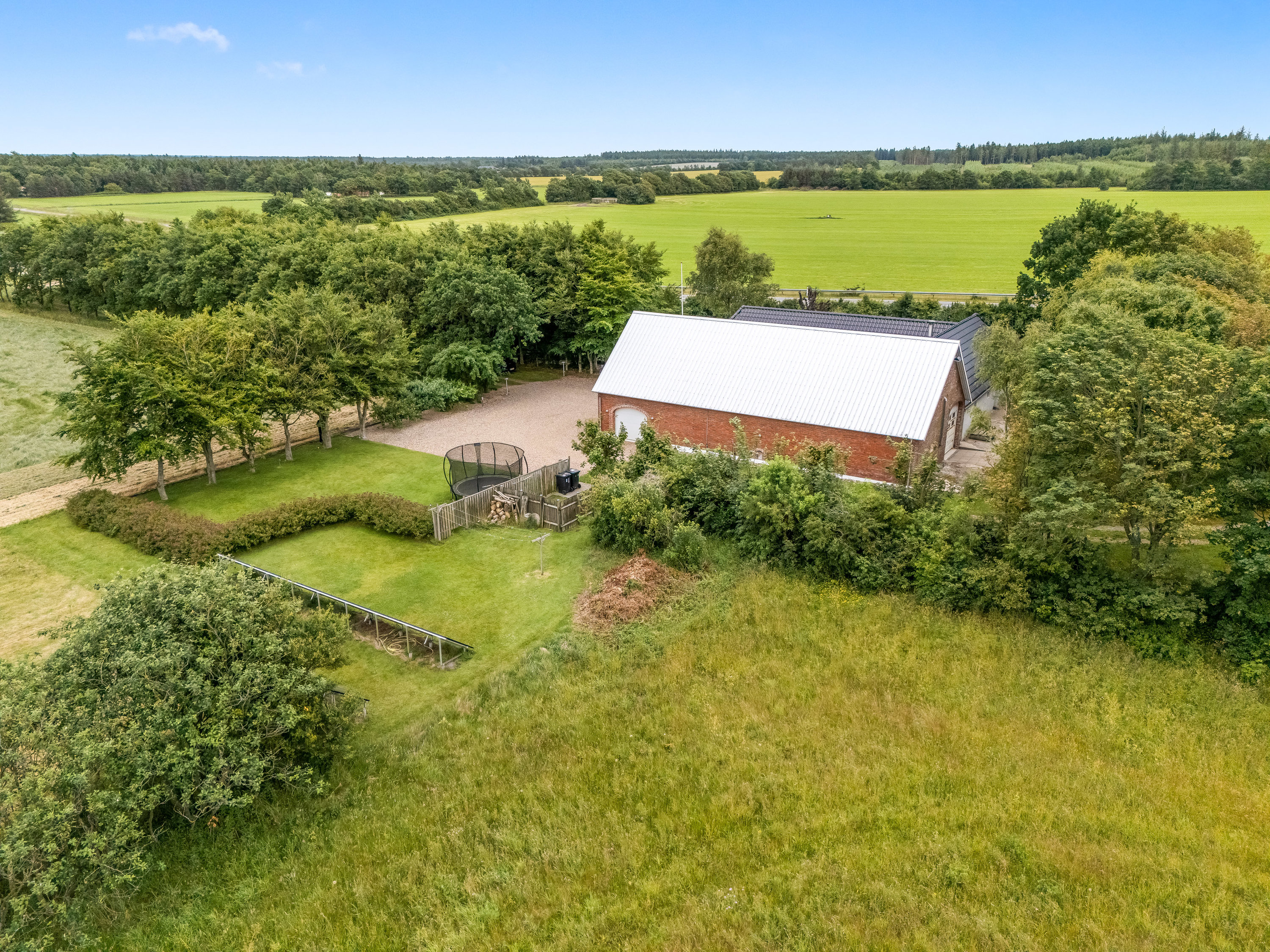 Fremhævet luftfoto billede i fuldskærmstilstand. Billede af Tarmvej 8, Lønborg, 6880 Tarm