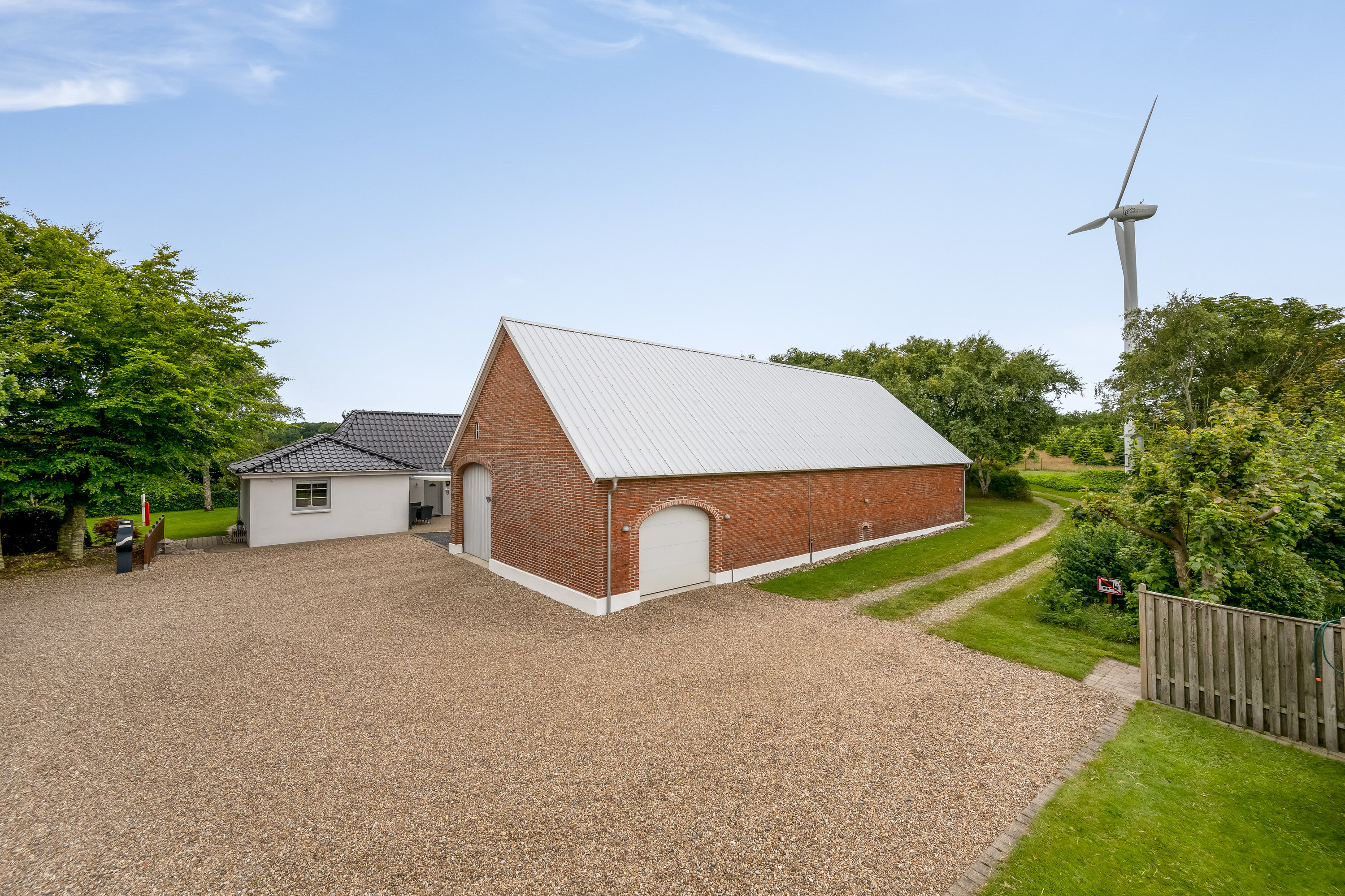 Fremhævet facade billede i fuldskærmstilstand. Billede af Tarmvej 8, Lønborg, 6880 Tarm