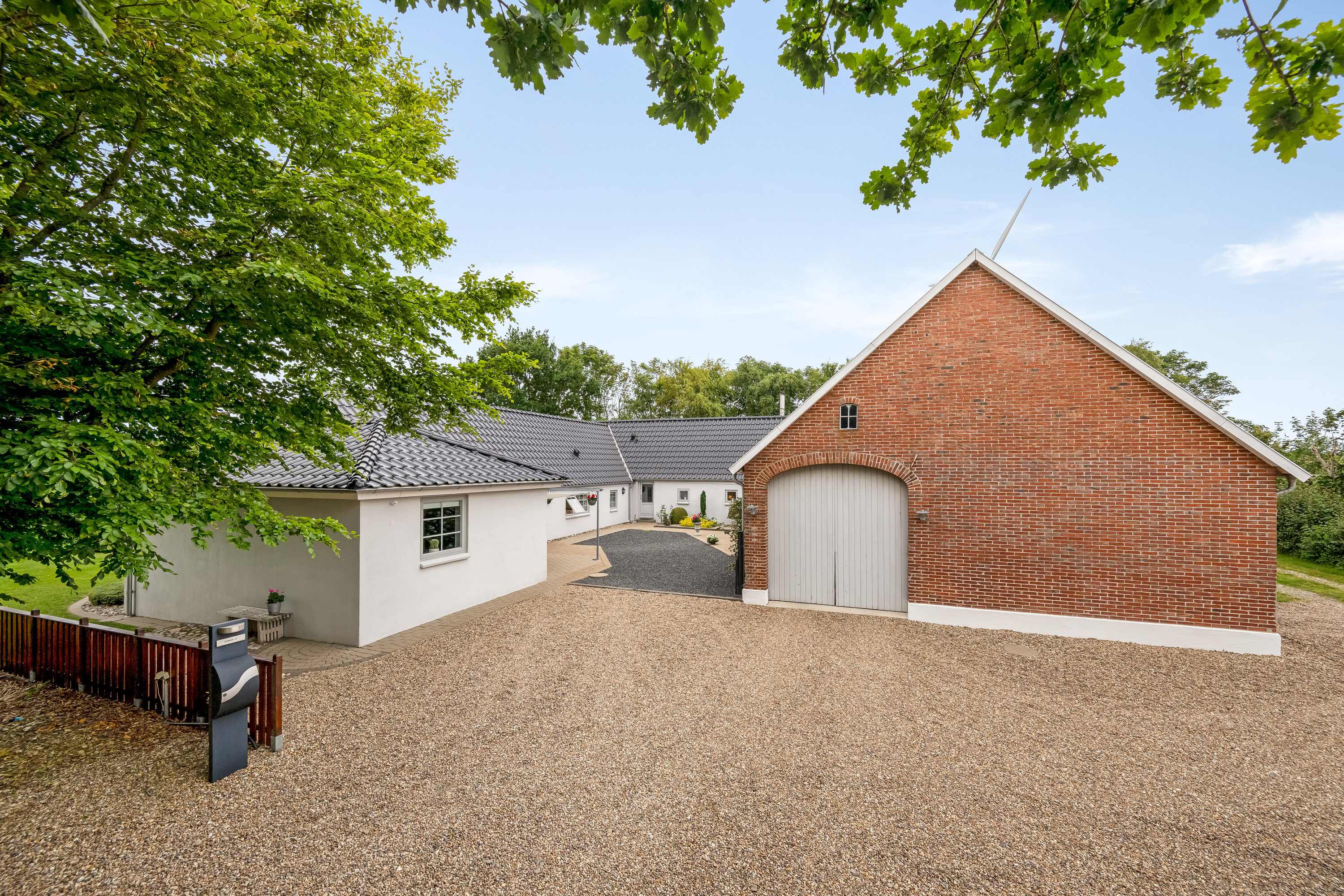 Fremhævet facade billede i fuldskærmstilstand. Billede af Tarmvej 8, Lønborg, 6880 Tarm