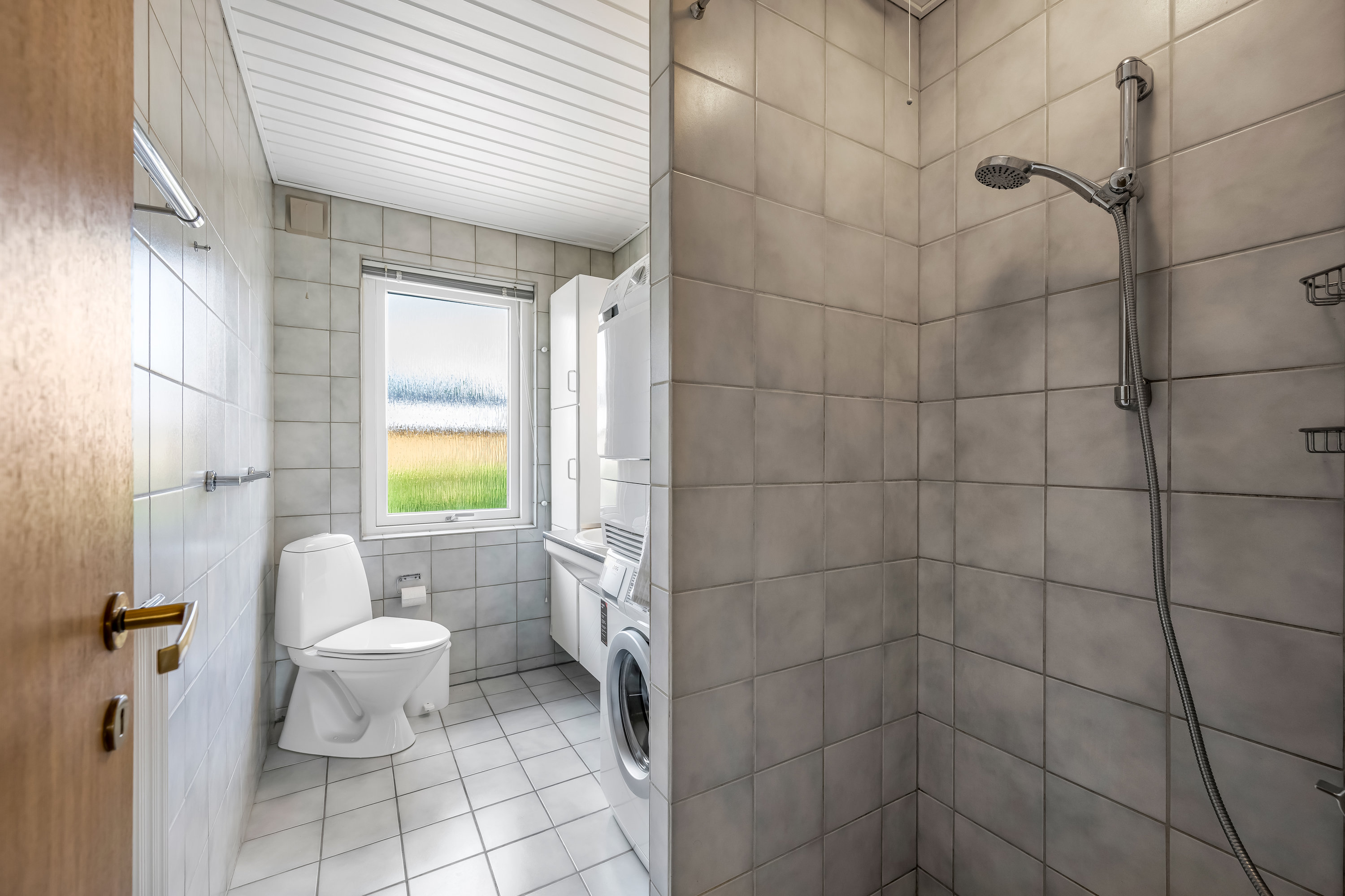 Fremhævet badeværelse billede i fuldskærmstilstand. Billede af Uglevej 2, 6900 Skjern