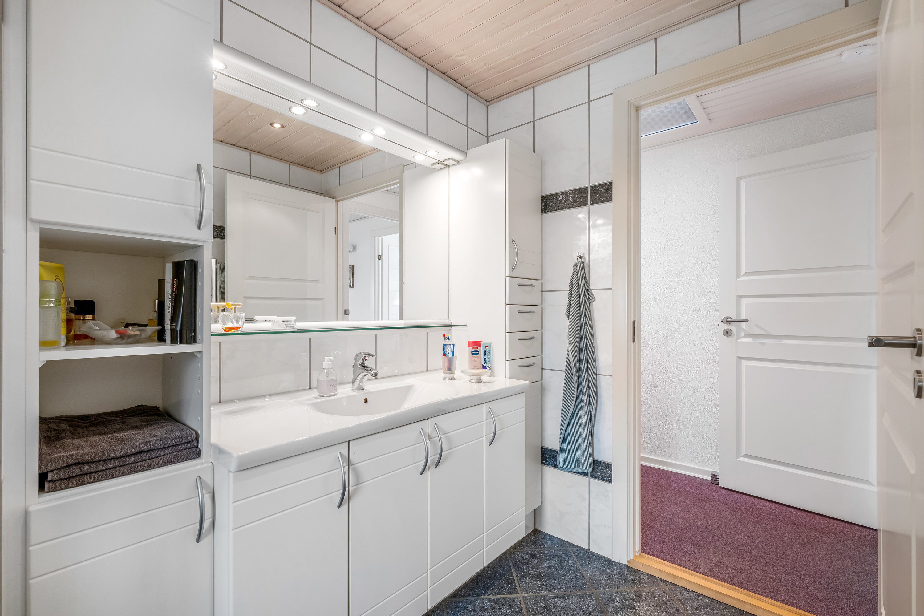 Fremhævet badeværelse billede i fuldskærmstilstand. Billede af Uglevej 2, 6900 Skjern