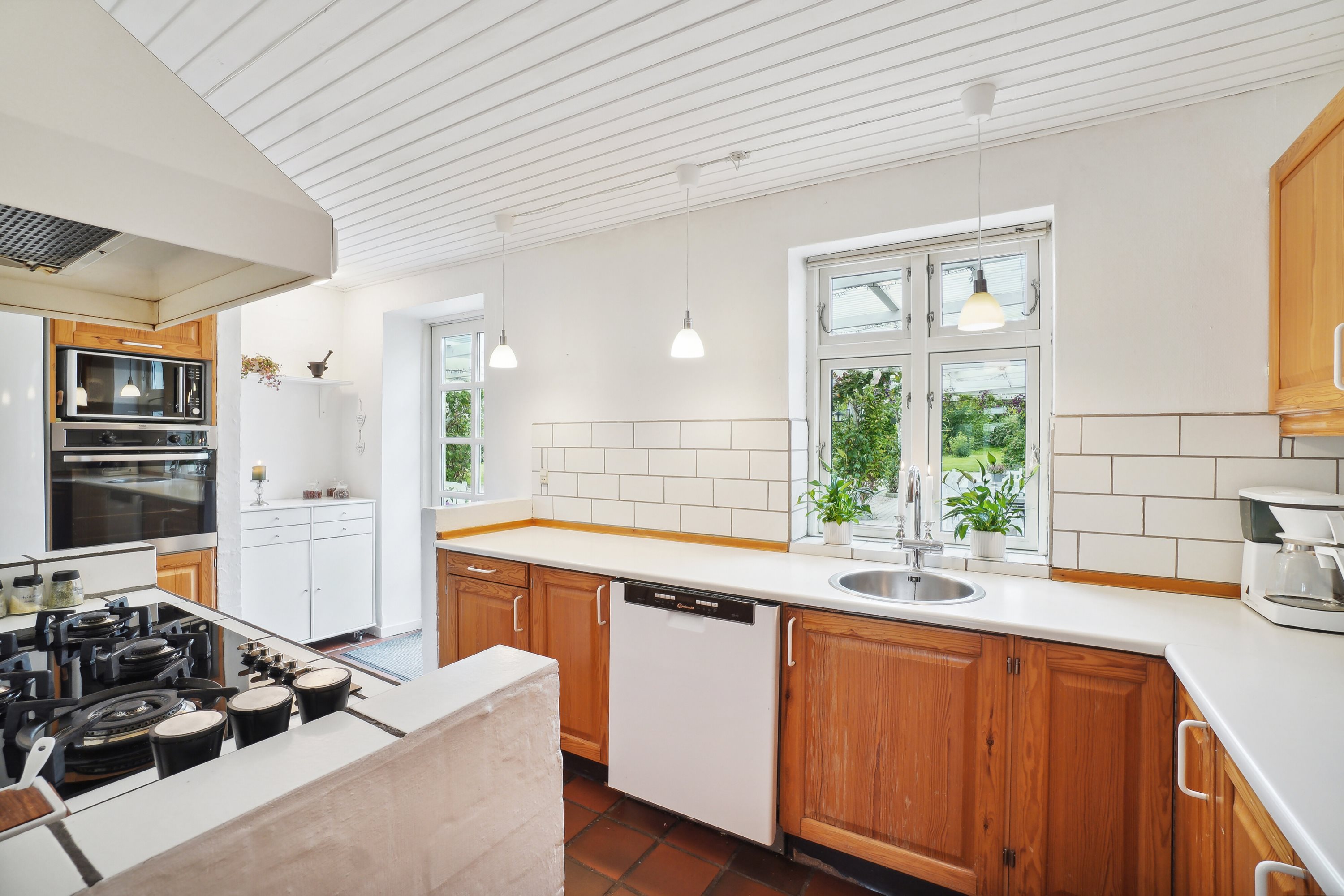 Fremhævet køkken billede i fuldskærmstilstand. Billede af Lerdrupvej 18, Gylling, 8300 Odder