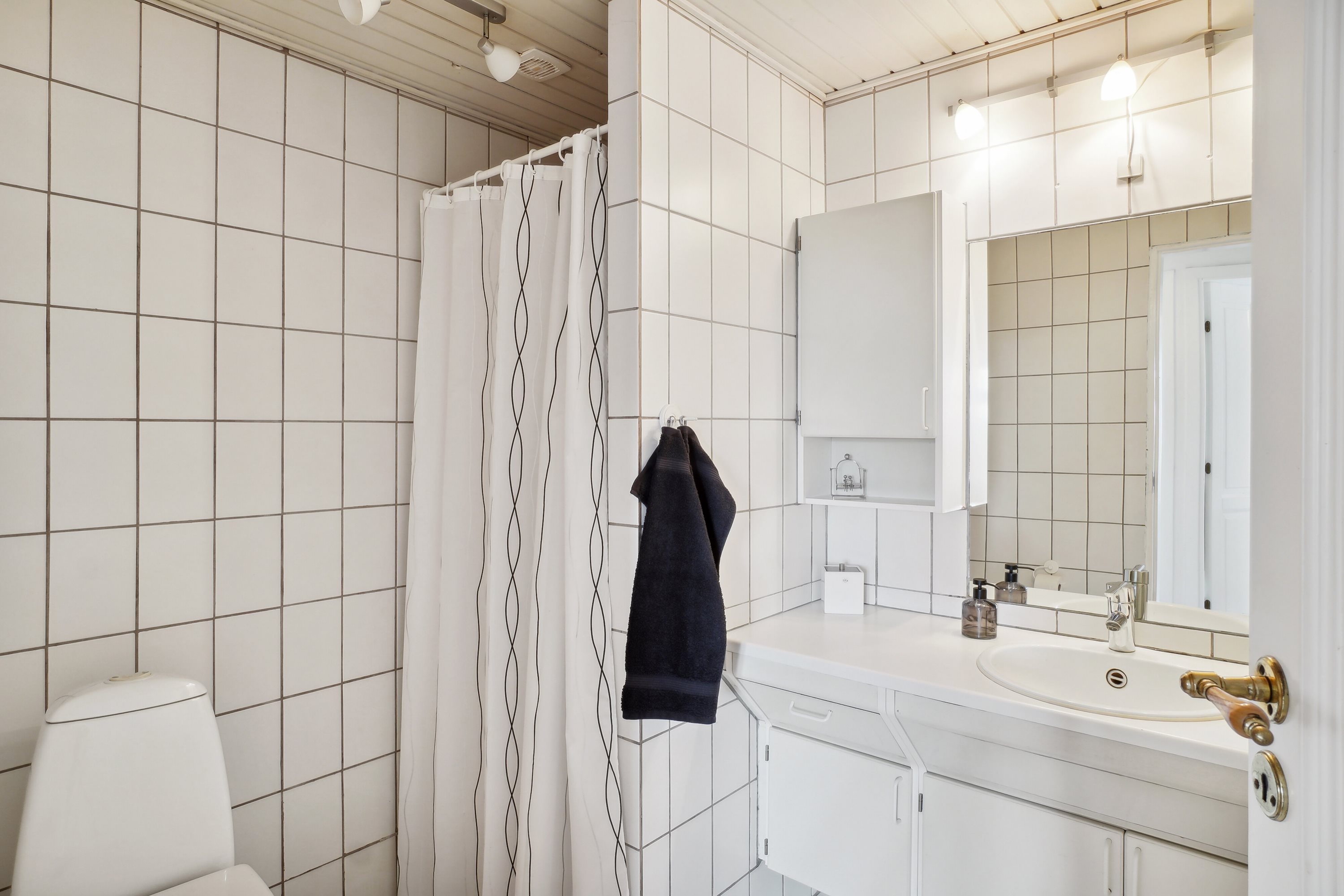 Fremhævet badeværelse billede i fuldskærmstilstand. Billede af Lerdrupvej 18, Gylling, 8300 Odder