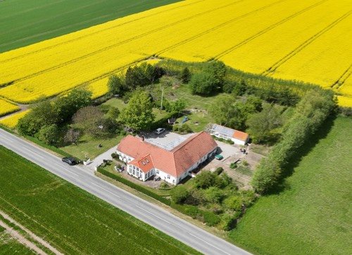 Fremhævet  billede i fuldskærmstilstand. Billede af Lerdrupvej 18, Gylling, 8300 Odder