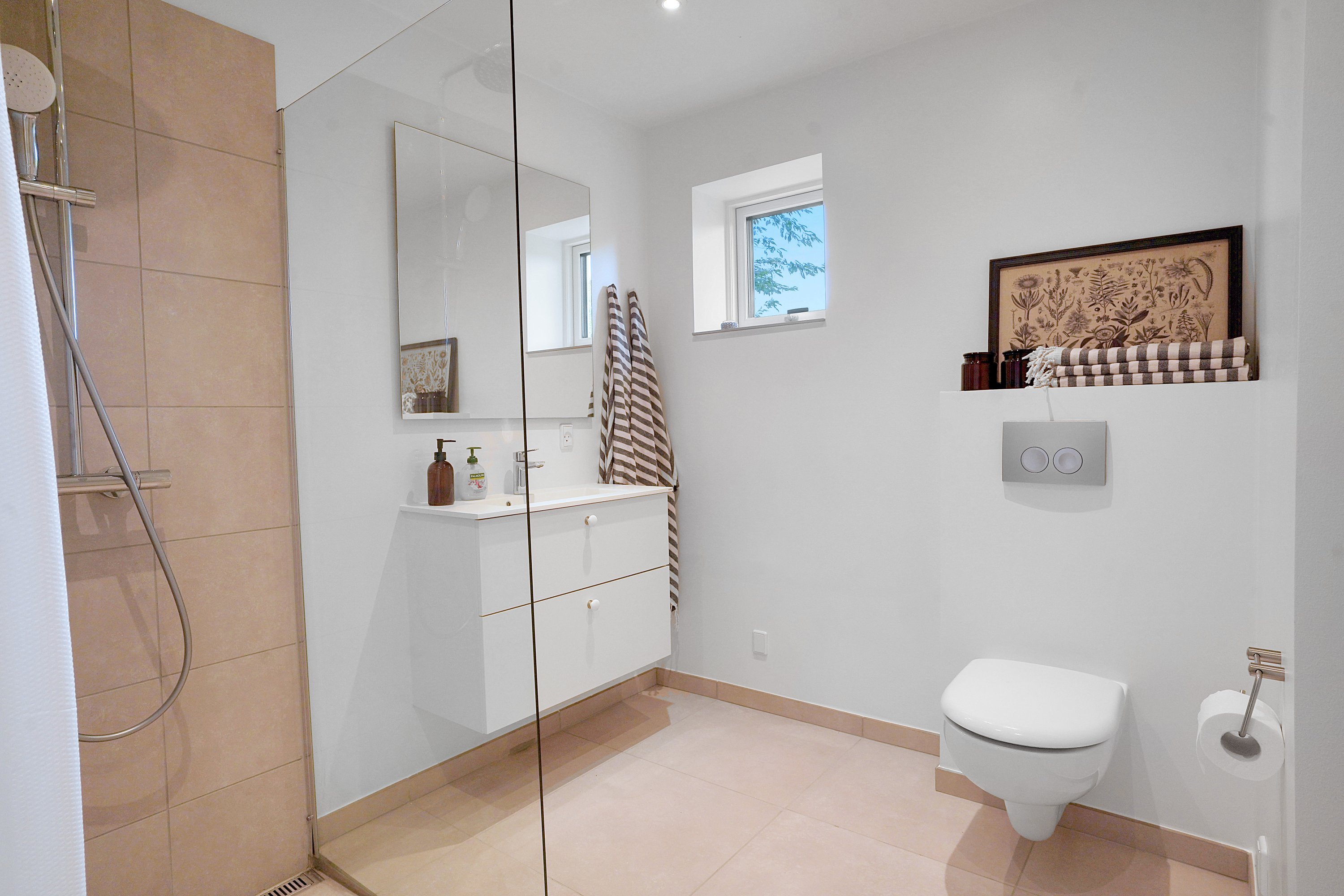 Fremhævet badeværelse billede i fuldskærmstilstand. Billede af Ledgårdsvej 41, 3100 Hornbæk