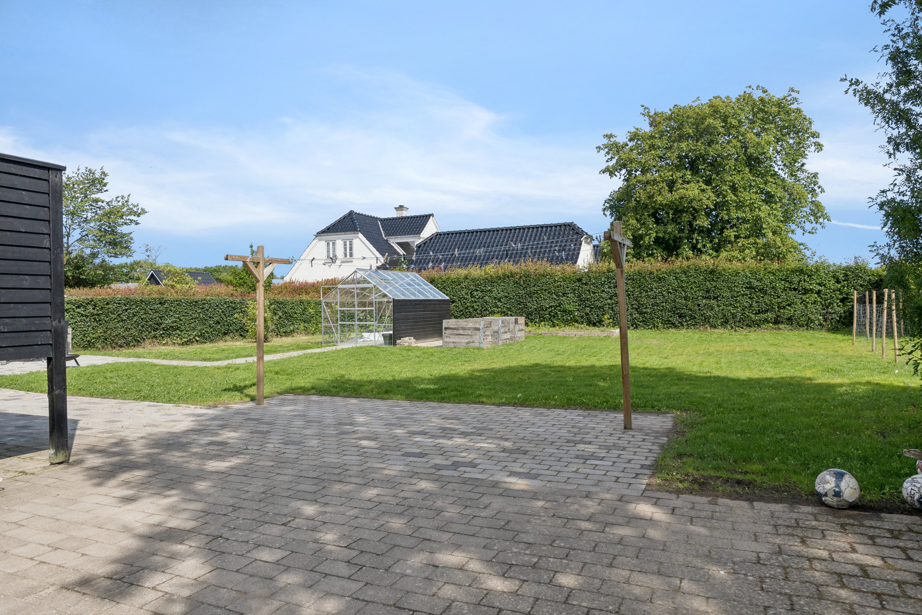 Fremhævet udendørs billede i fuldskærmstilstand. Billede af Islandsgade 10, 9870 Sindal