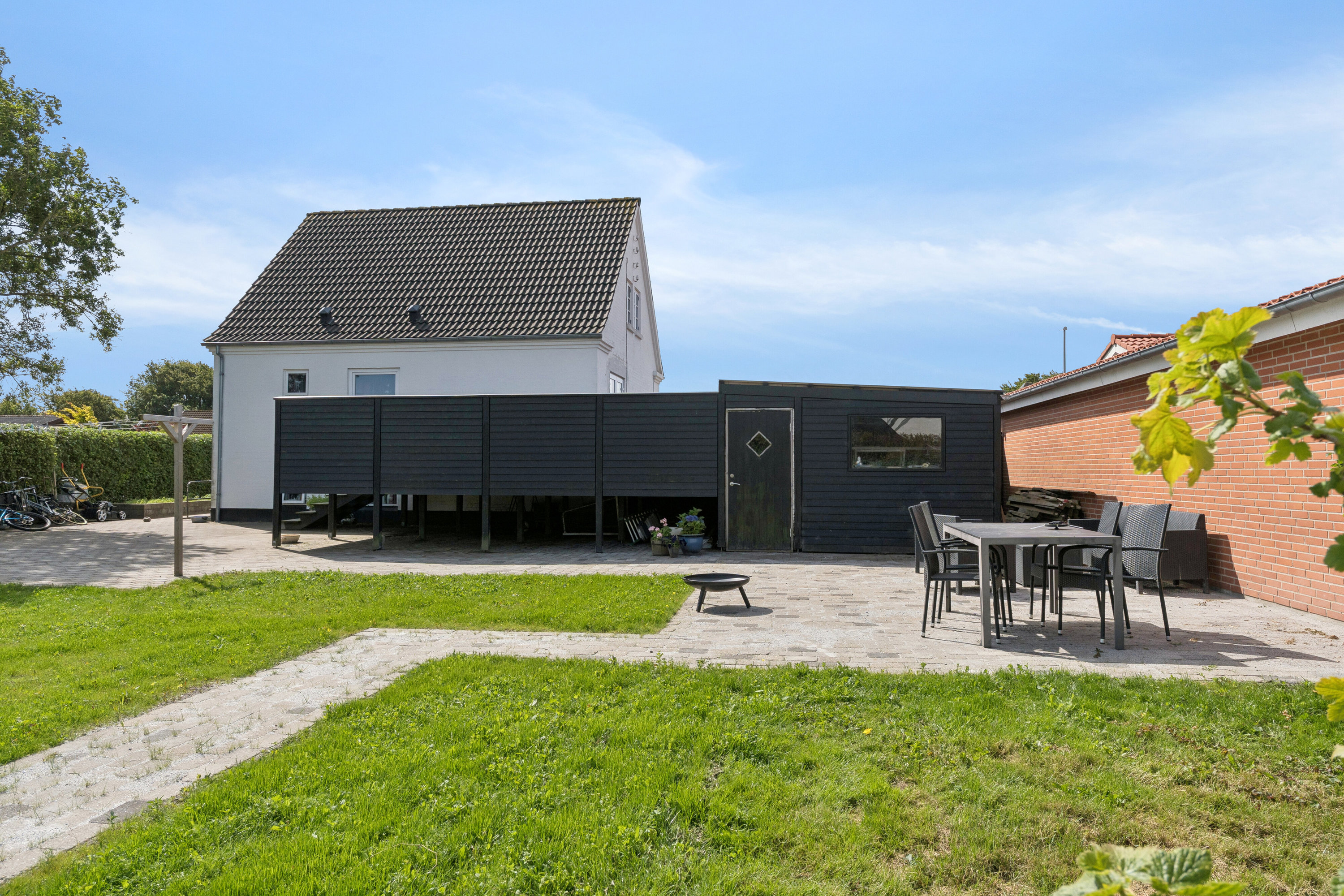 Fremhævet udendørs billede i fuldskærmstilstand. Billede af Islandsgade 10, 9870 Sindal