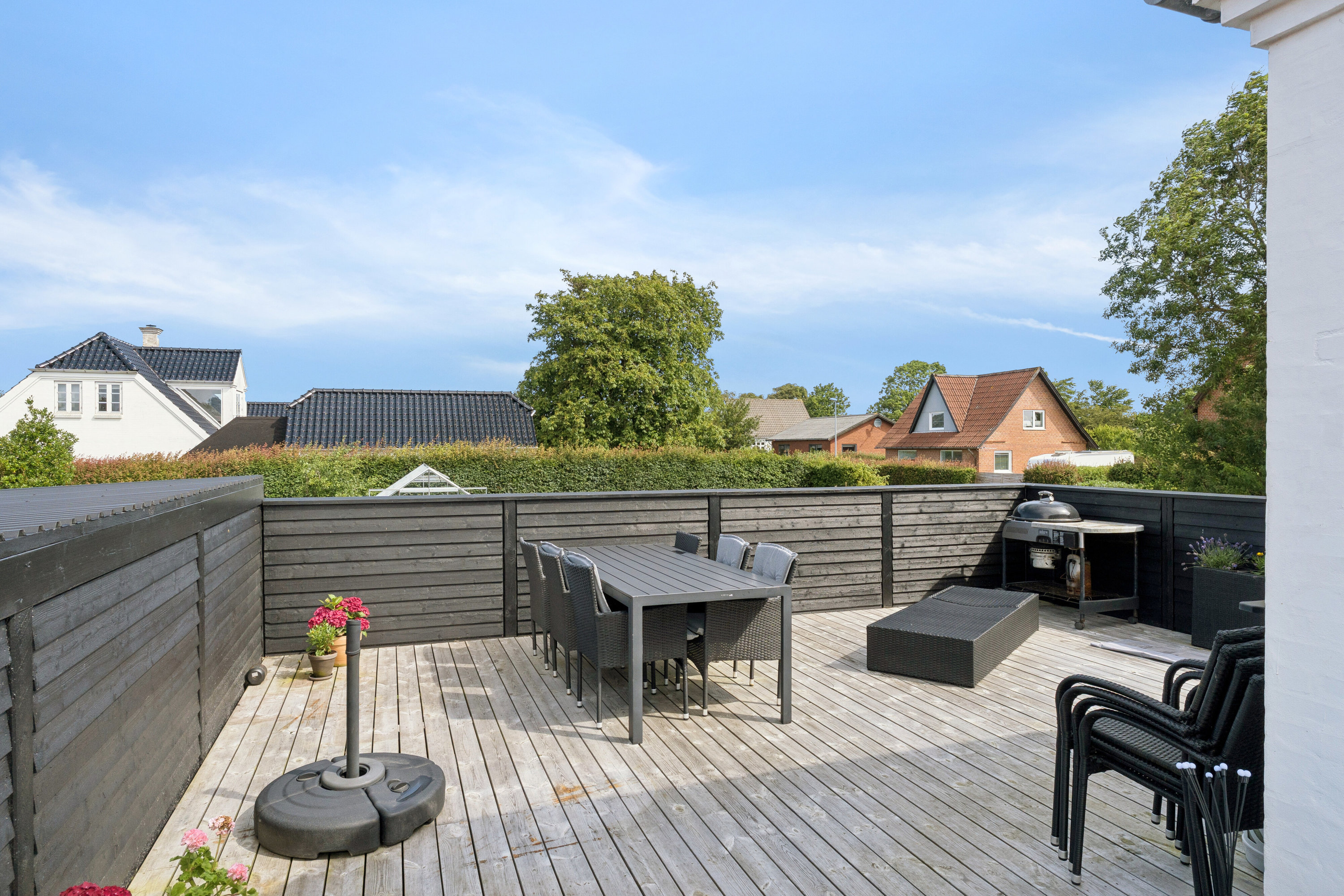 Fremhævet terrasse billede i fuldskærmstilstand. Billede af Islandsgade 10, 9870 Sindal