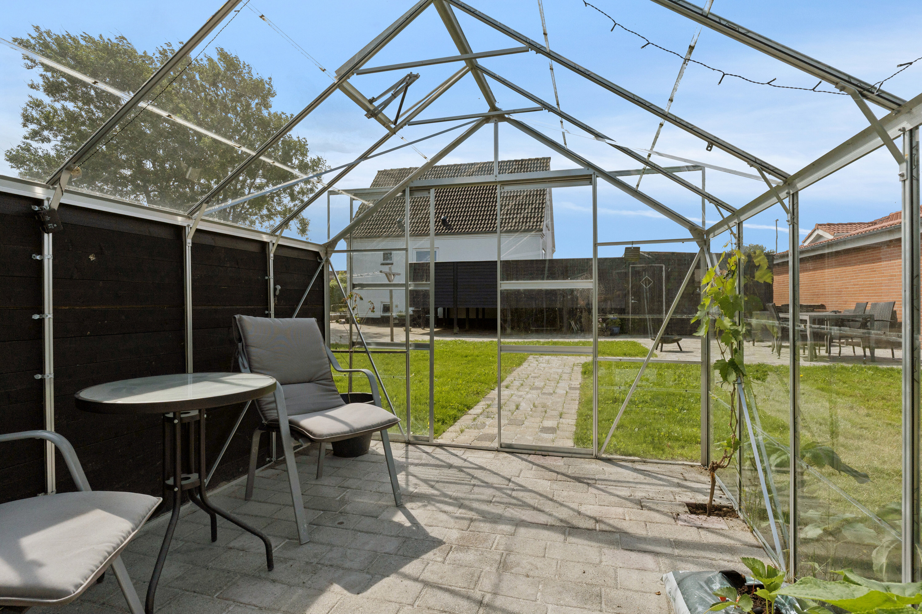 Fremhævet overdækket terrasse billede i fuldskærmstilstand. Billede af Islandsgade 10, 9870 Sindal