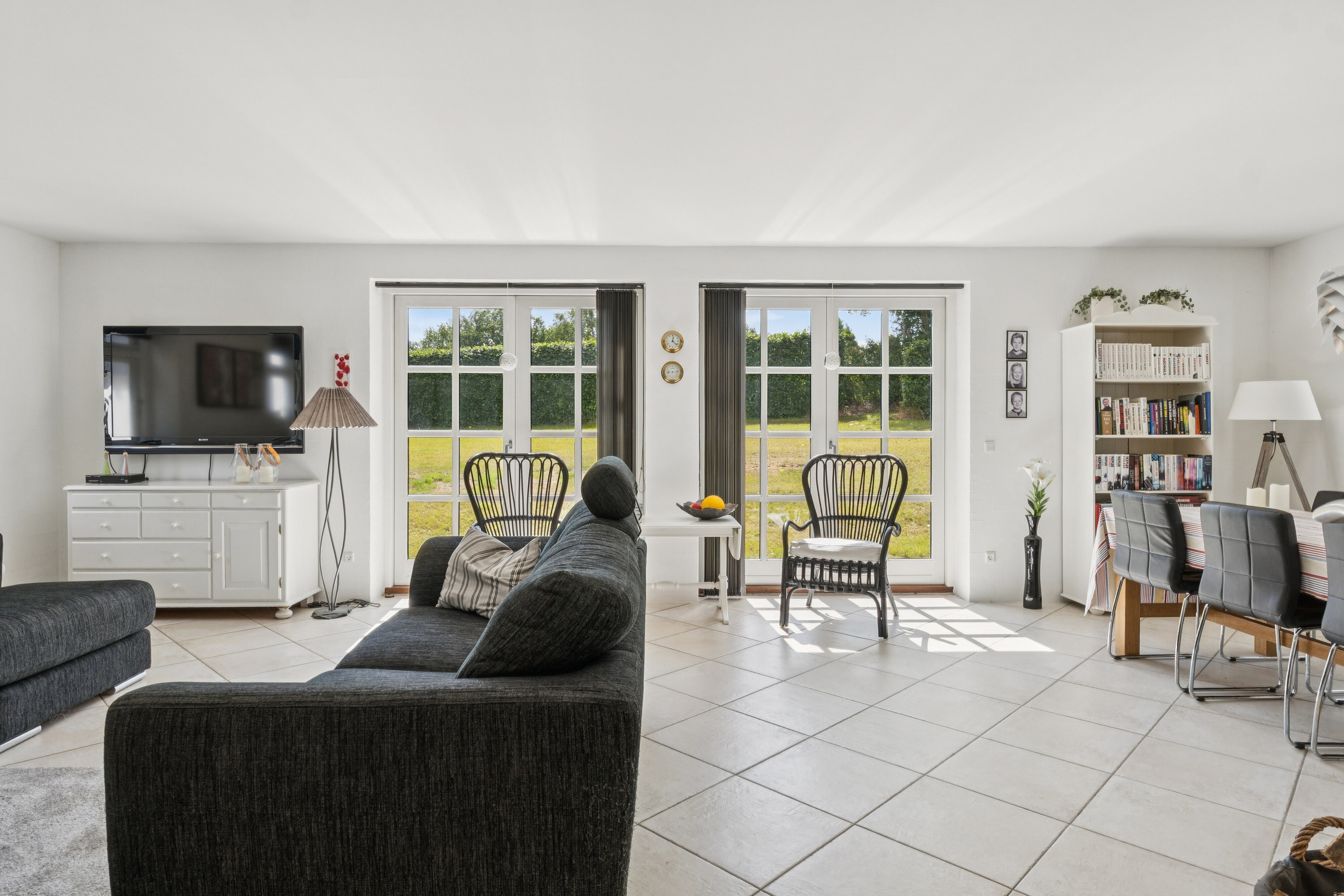 Fremhævet stue billede i fuldskærmstilstand. Billede af Astrupvej 132, 9870 Sindal