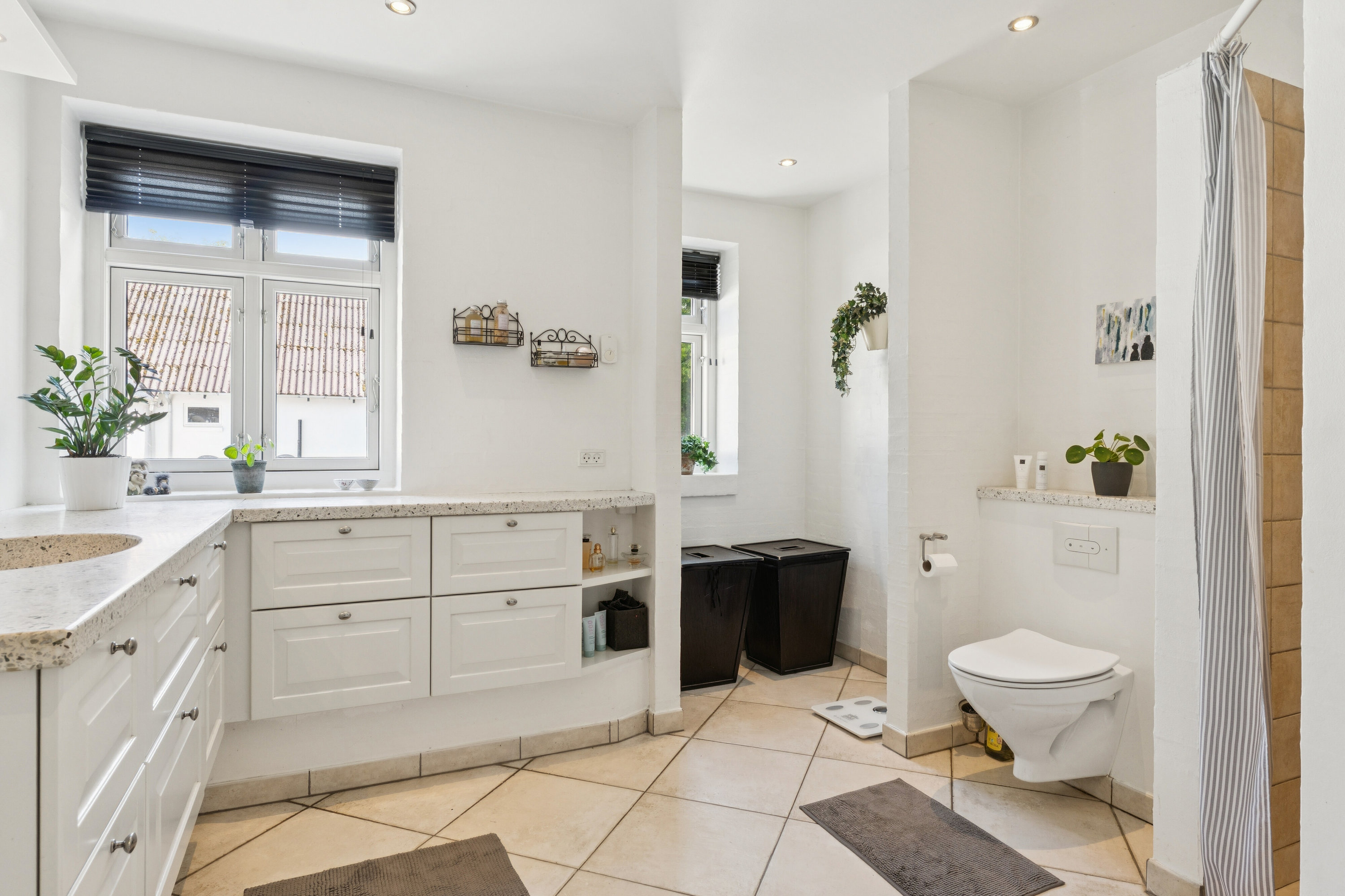 Fremhævet badeværelse billede i fuldskærmstilstand. Billede af Astrupvej 132, 9870 Sindal