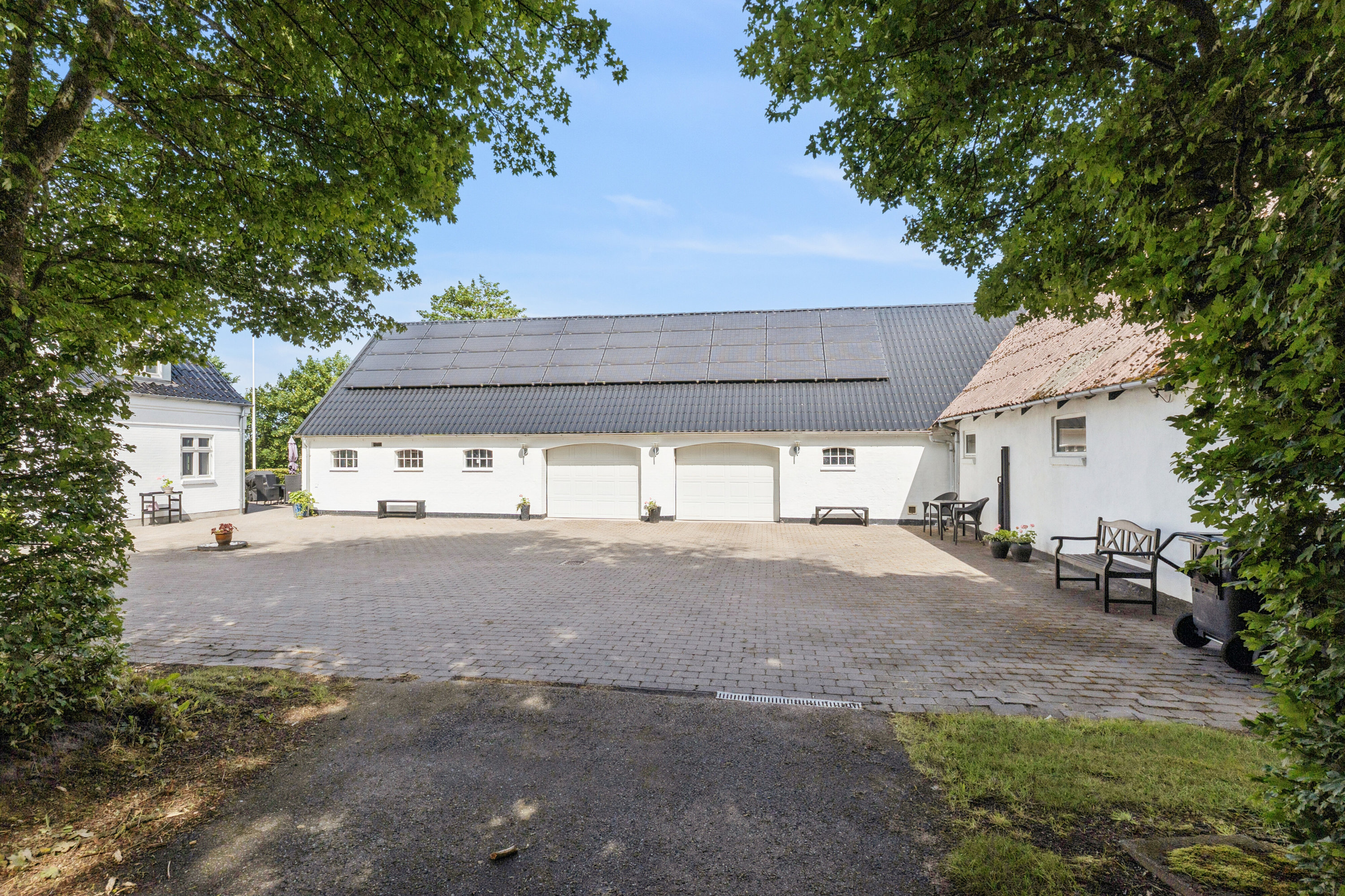 Miniaturebillede 1: gårdsplads. Billede af Astrupvej 132, 9870 Sindal