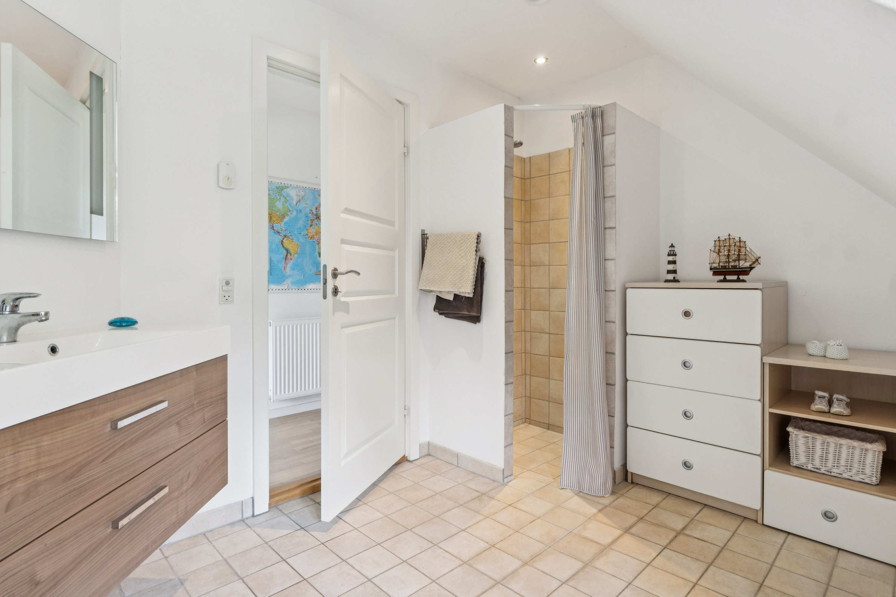 Fremhævet badeværelse billede i fuldskærmstilstand. Billede af Astrupvej 132, 9870 Sindal