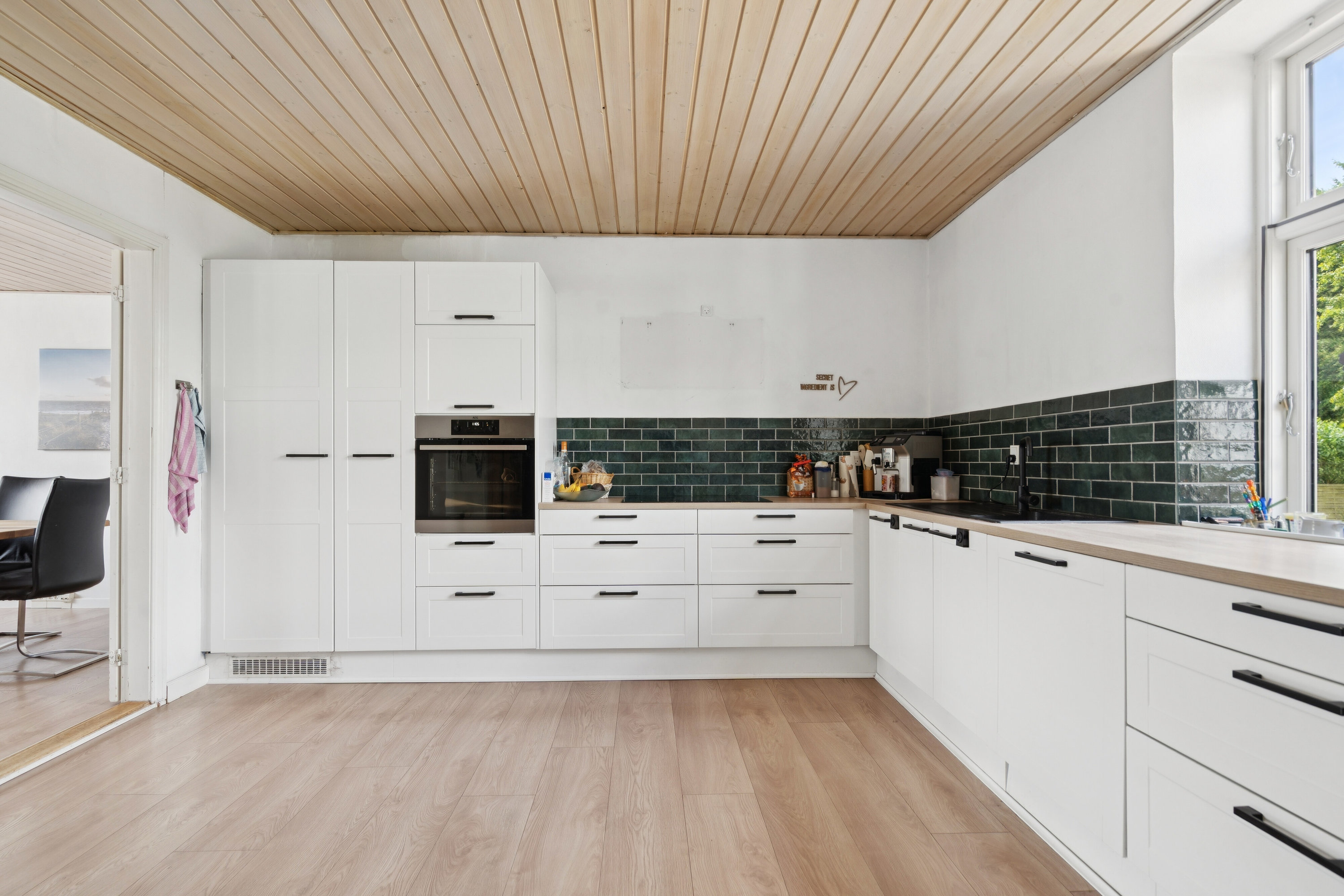 Fremhævet køkken billede i fuldskærmstilstand. Billede af Terkelsbøl Bygade 7, 6360 Tinglev