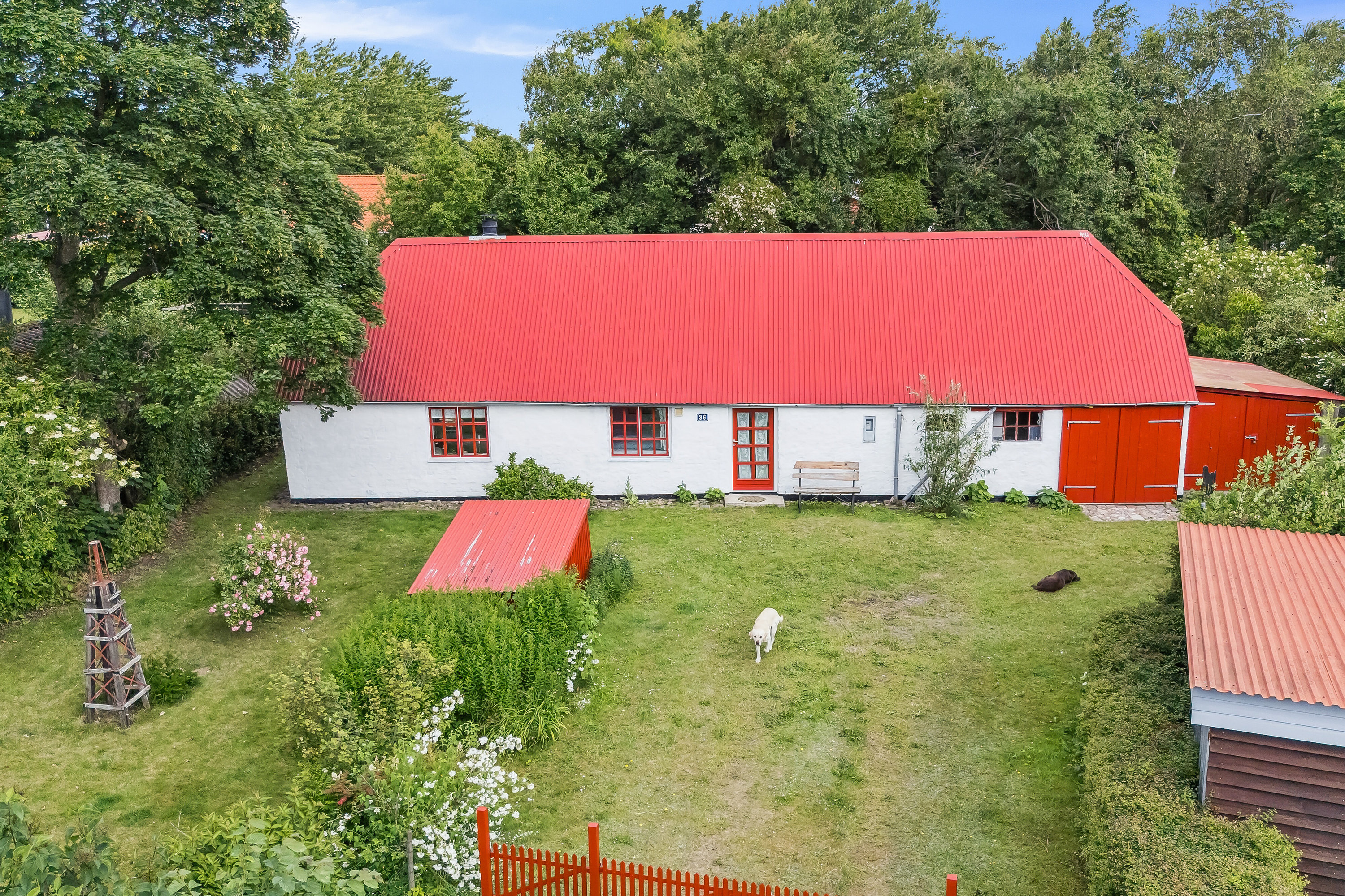 Fremhævet set fra haven billede i fuldskærmstilstand. Billede af Borgergade 36, Koldby, 7752 Snedsted