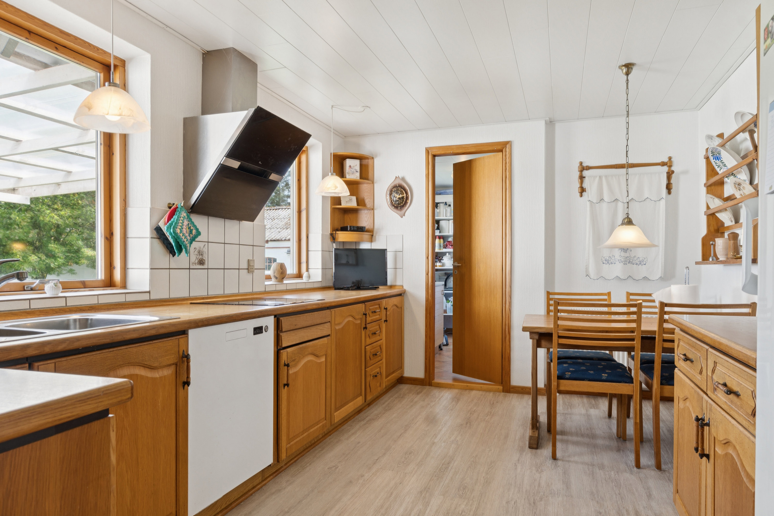 Fremhævet køkken billede i fuldskærmstilstand. Billede af Jerupvej 365, Mosbjerg, 9870 Sindal