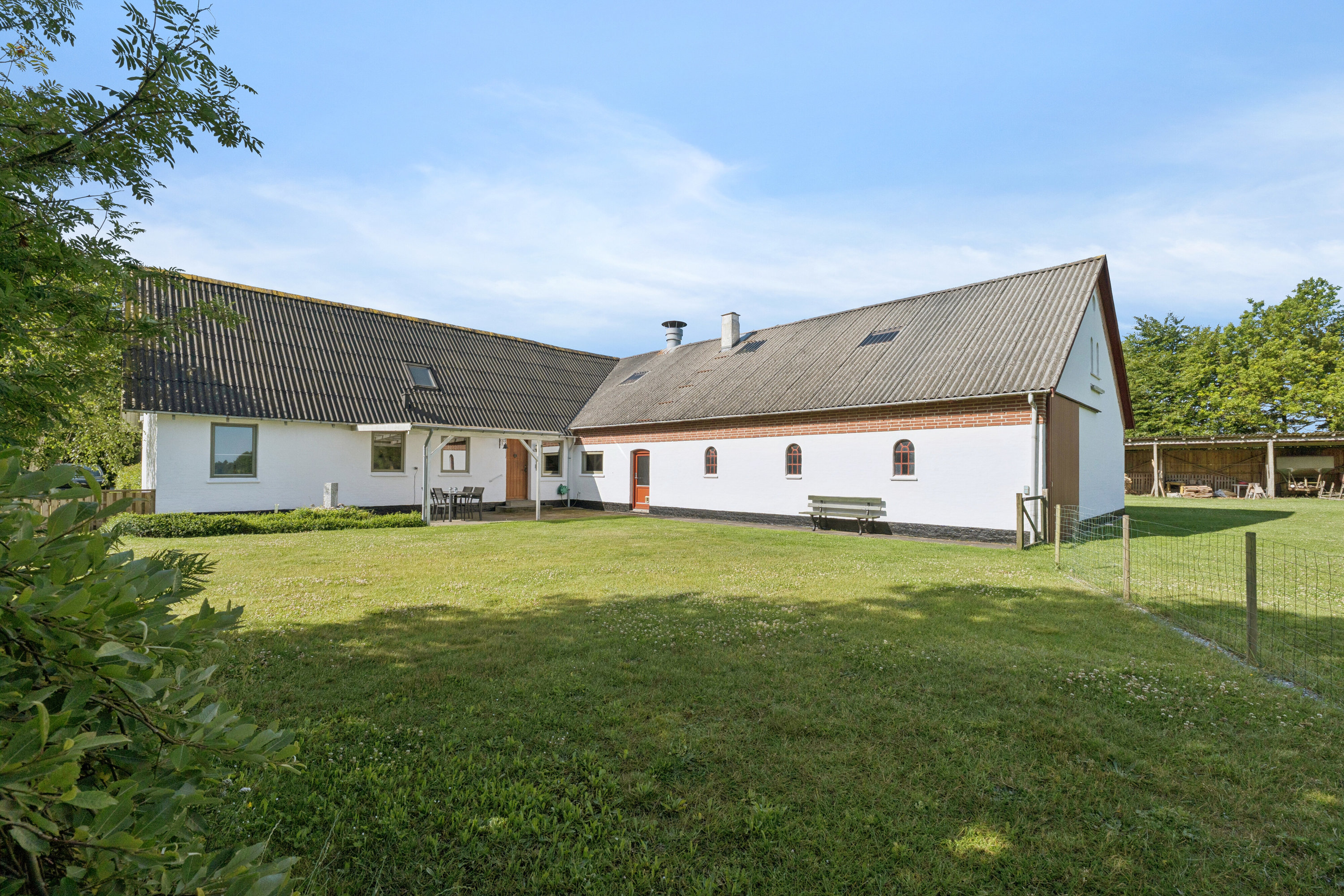 Fremhævet set fra haven billede i fuldskærmstilstand. Billede af Jerupvej 365, Mosbjerg, 9870 Sindal